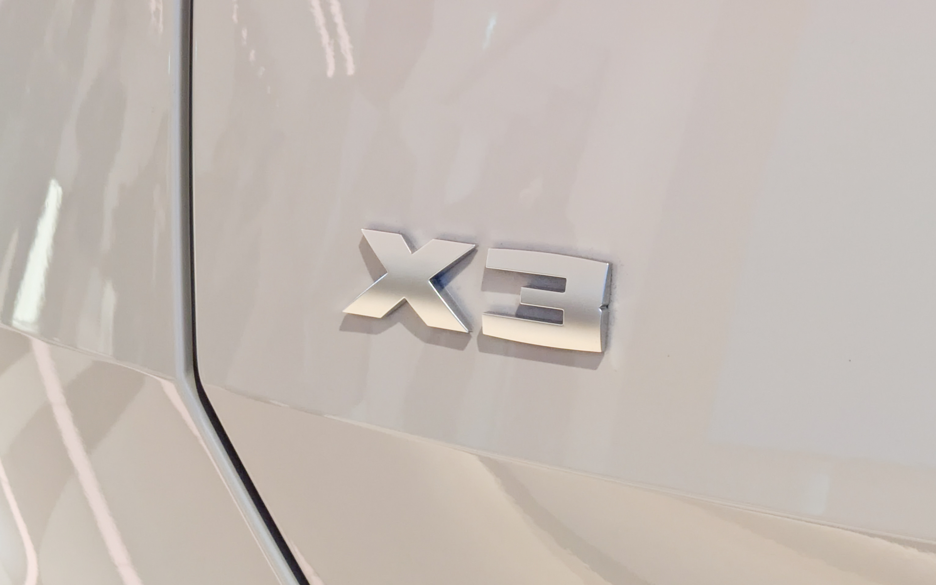 X3のエンブレム