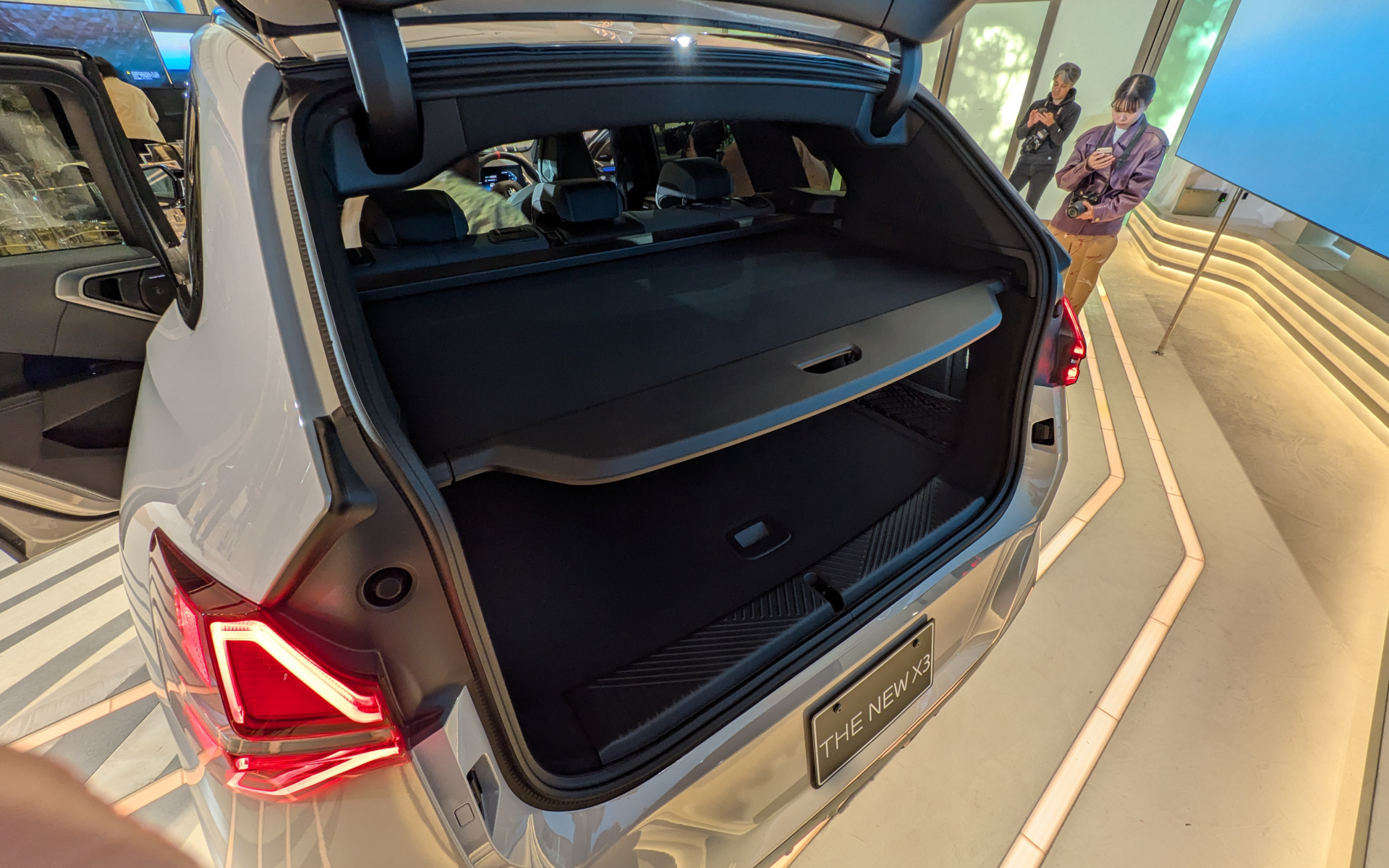 スライド式のトノカバーも完備