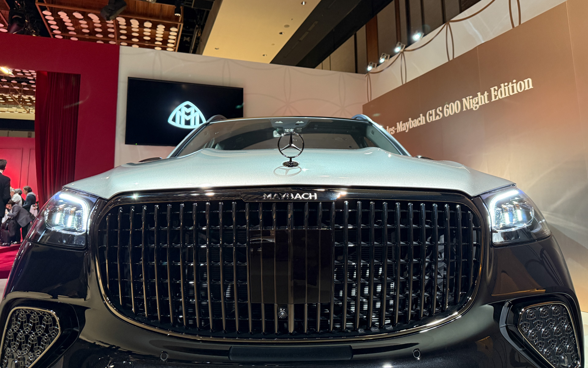 同日発表されたメルセデス・マイバッハ特別仕様車「メルセデス・マイバッハ GLS Night Edition」も展示された