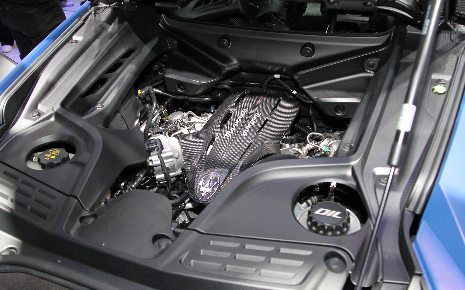 V型6気筒3.0リッターツインターボエンジンの最高出力は640PS/7500rpm、最大トルクは720Nm/3000-5500rpm