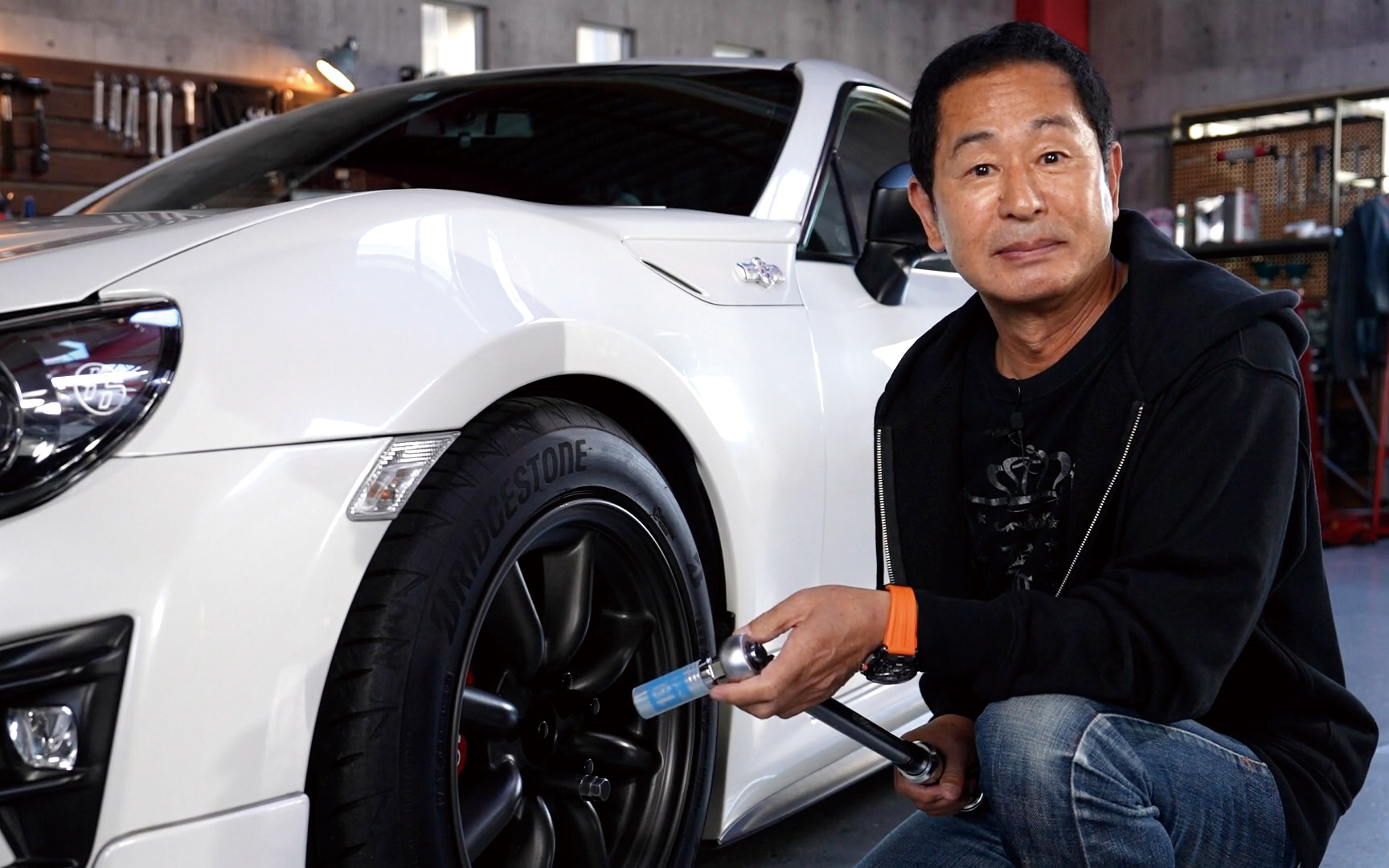 エーモンのタイヤメンテナンスアイテム（イージーパワーレンチ、トルクレンチ、電動エアポンプ、エアゲージ）は土屋圭市氏も推奨