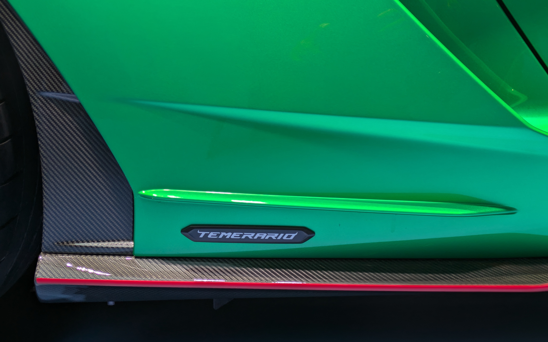 テメラリオのエンブレムがあしらわれる