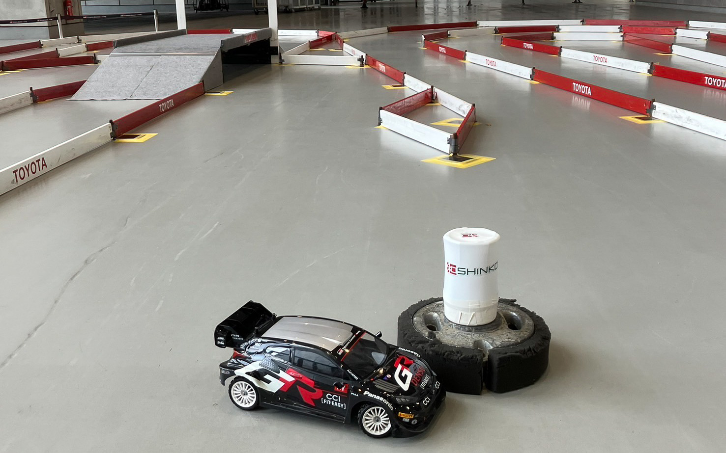 2024年の目玉であるドーナツターンエリアも再現。もちろん、立体交差も用意されている