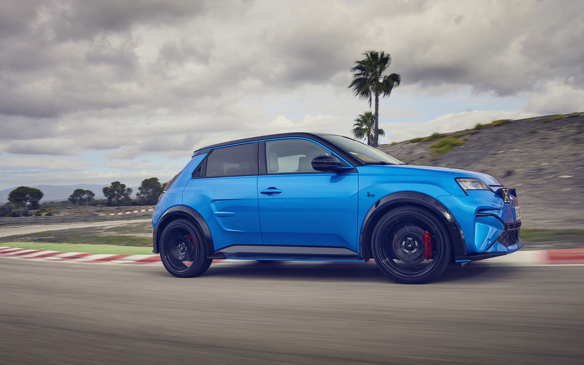 「アルピーヌ・ドライブ・サウンド」にも注目