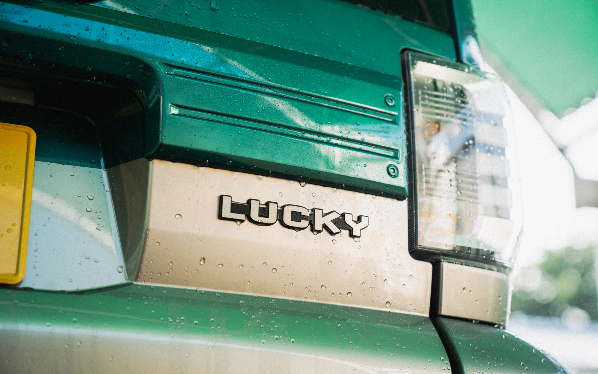 キットにはエンブレムも付属する