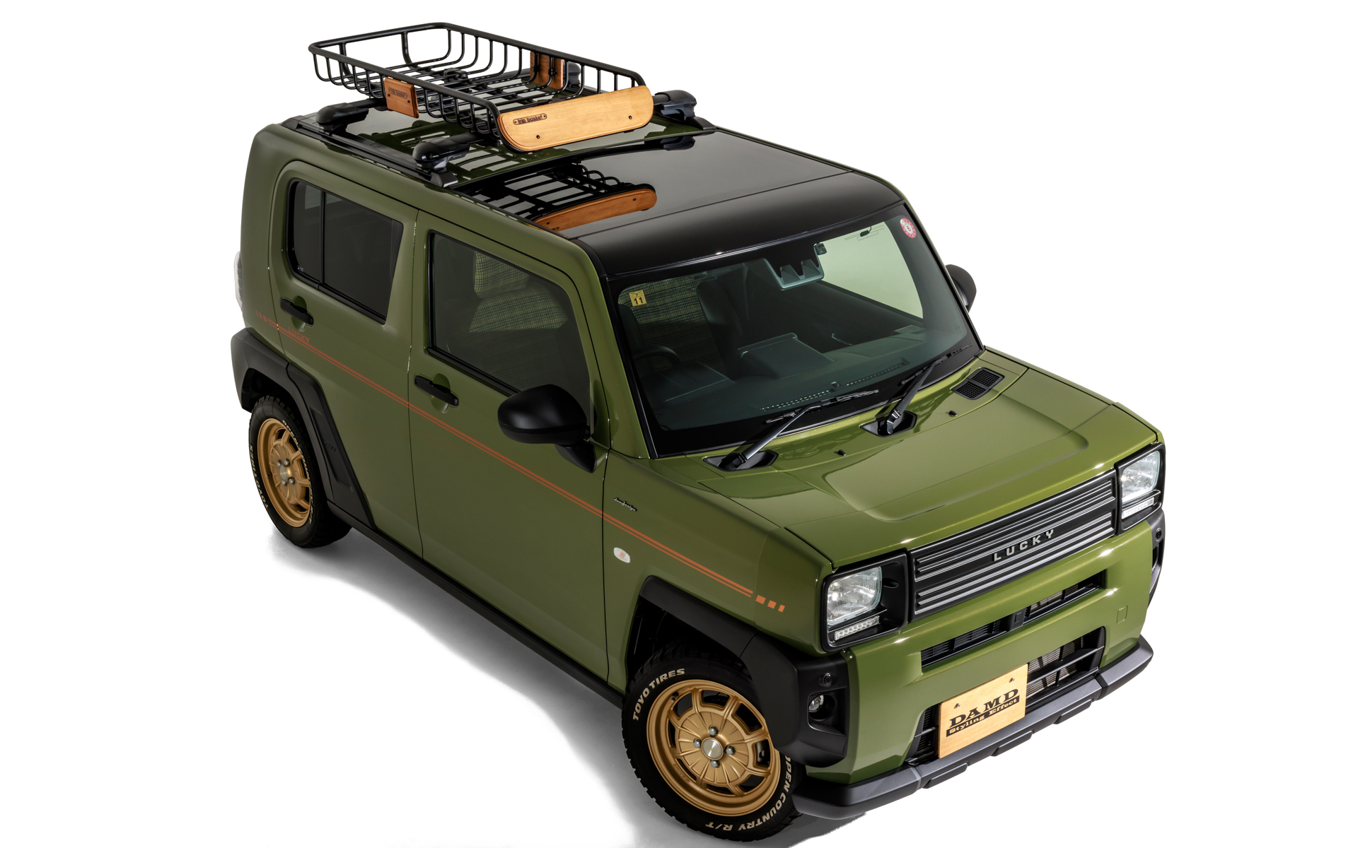 ルーフラック（フルサイズ）単体は6万4900円、ベースキャリアキット（フルサイズ）は10万8900円。ルーフラック（ハーフサイズ）単体は6万1600円、ベースキャリアキット（ハーフサイズ）は10万5600円