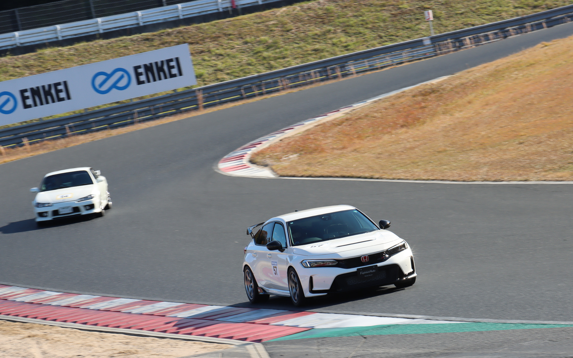 Cクラス（初級）参加者のコース走行シーン