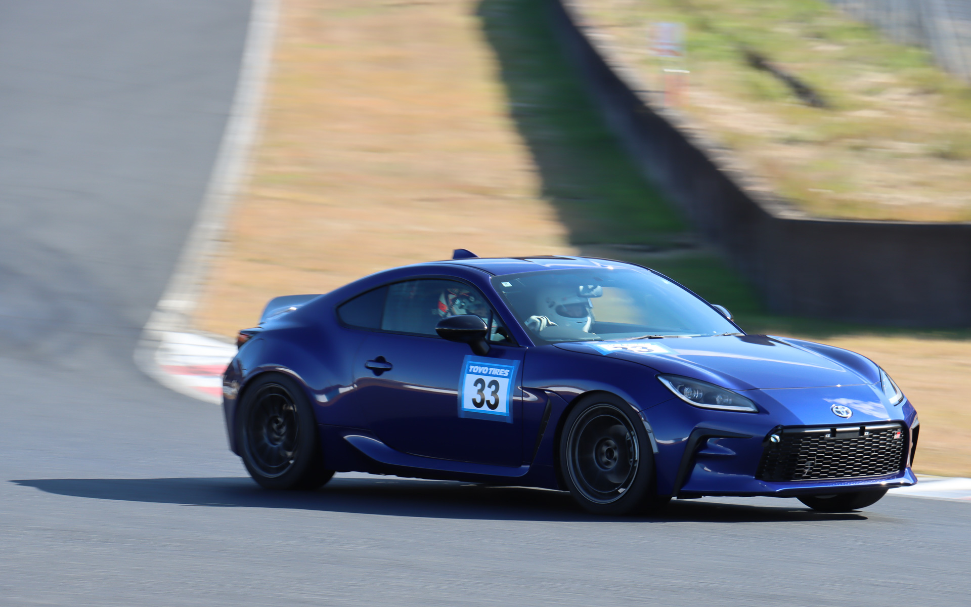 抽選に当たった人の参加車両がプロクセス製品4輪装着だった場合、自分のクルマで同乗レッスンを受けることも可能となっていた