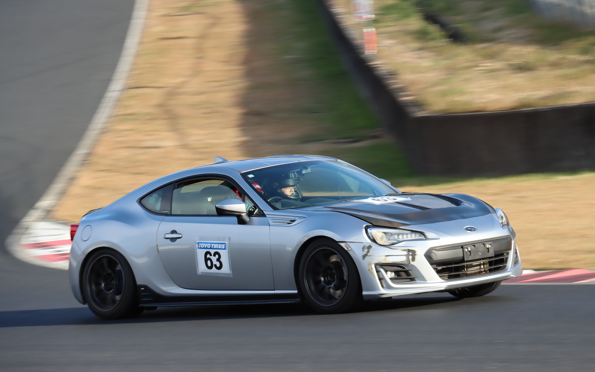 抽選に当たった人の参加車両がプロクセス製品4輪装着だった場合、自分のクルマで同乗レッスンを受けることも可能となっていた