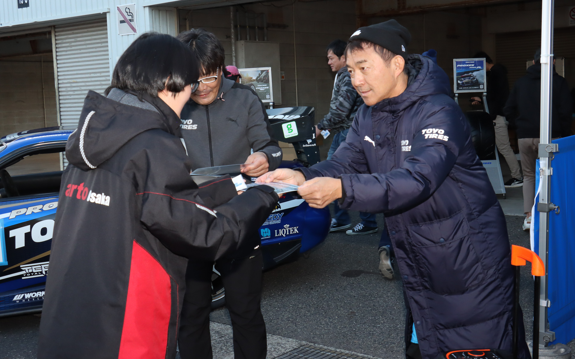 スタートアップクラスの参加者全員に、木下選手から認定証が手渡された