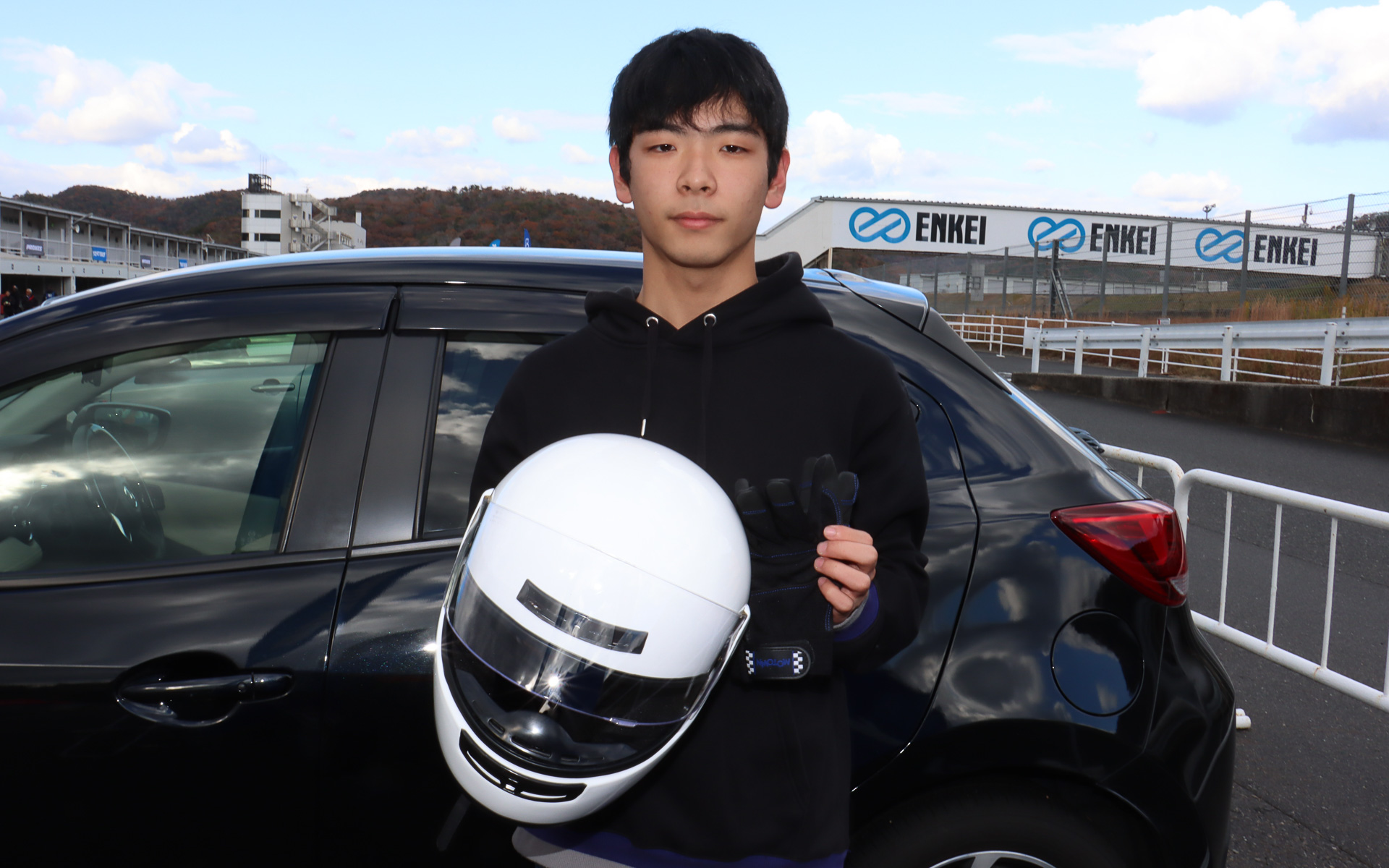 今回の走行に向けてヘルメットとグローブを購入