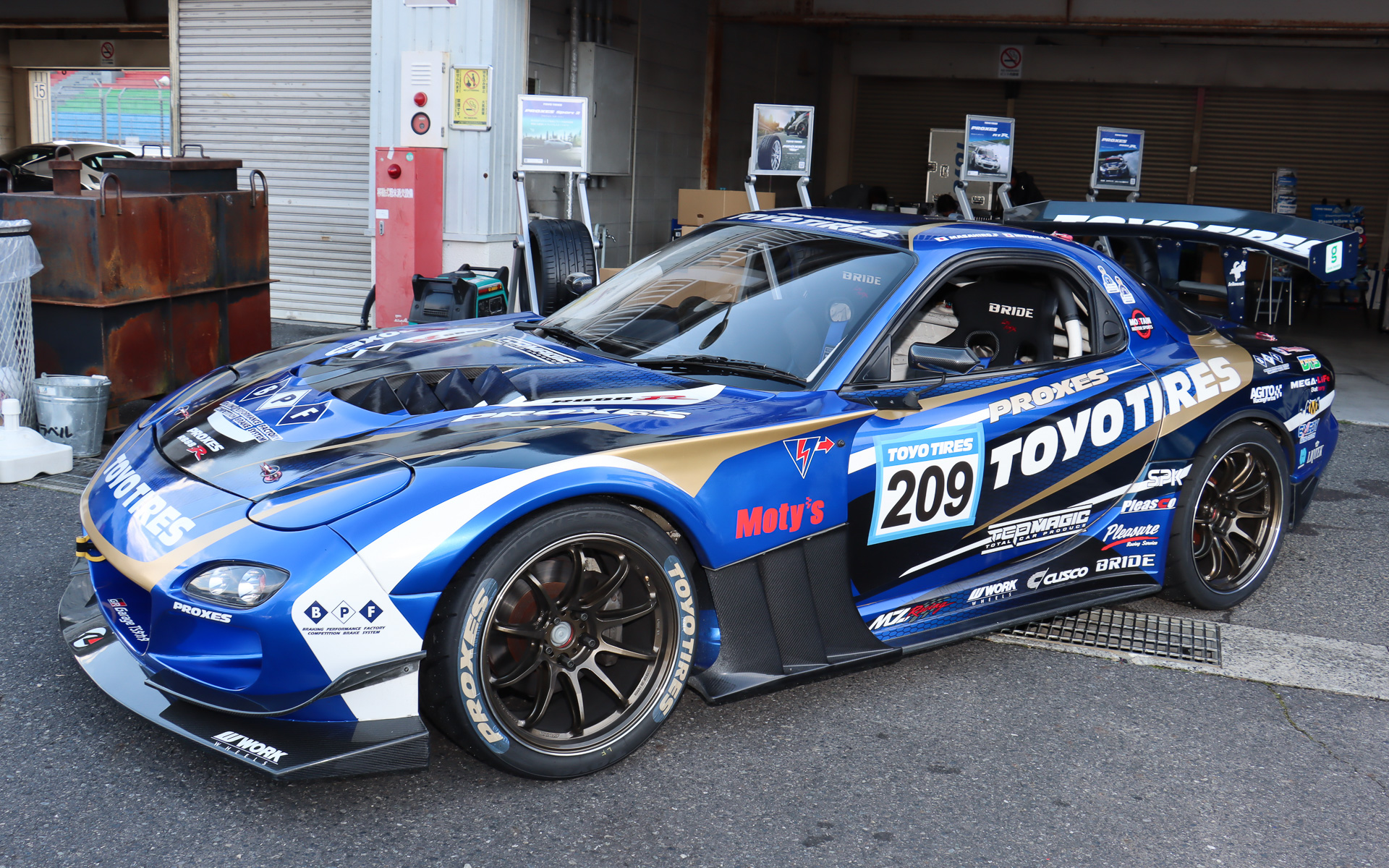 全日本ジムカーナ選手権に参戦する藤井雅裕選手の「BPF☆TY☆マジックRX-7」