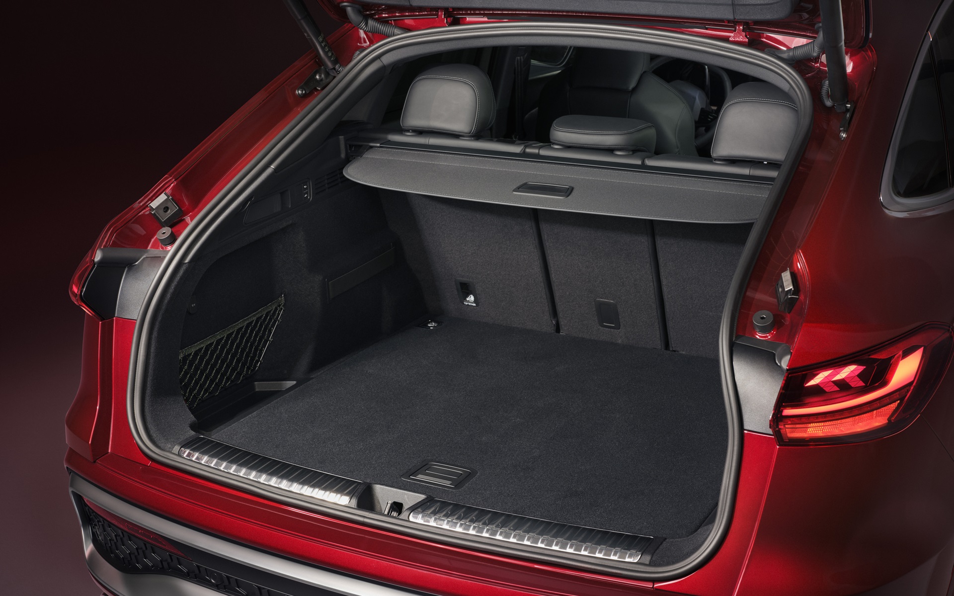 アウディ新型「SQ5 スポーツバック」のラゲッジスペース