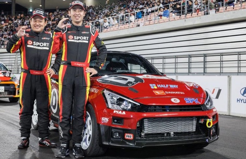 コペンGRスポーツのドライバーを務める相原泰祐選手（左）と、コ・ドライバーを務める萩野司選手（右）