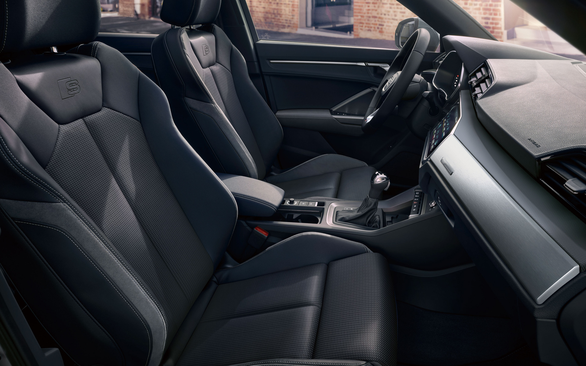 アウディ、コンパクトSUV「Q3」とSUVクーペ「Q3 スポーツバック」をアップデート