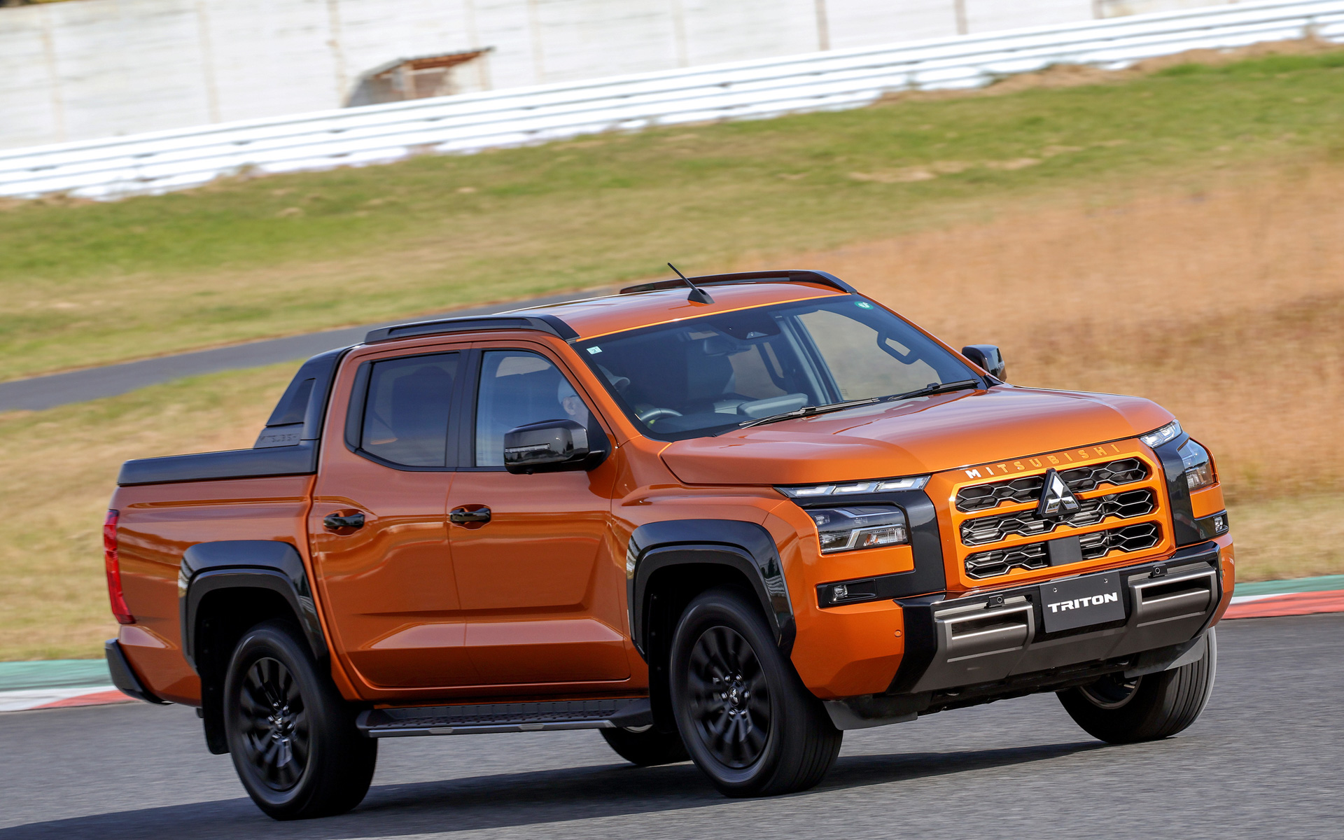 三菱自動車工業株式会社：三菱「トライトン」