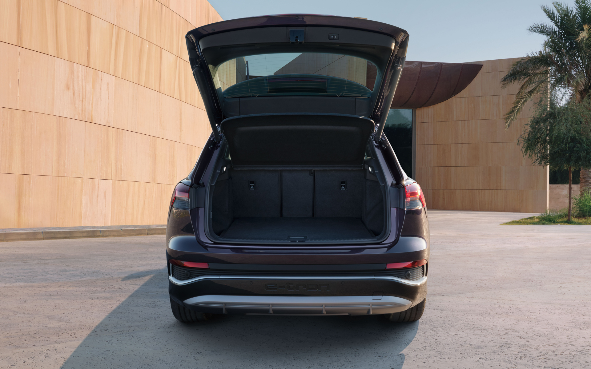 Q4 45 e-tronの荷室は520L、リアシートを倒せば1490Lまで拡張する