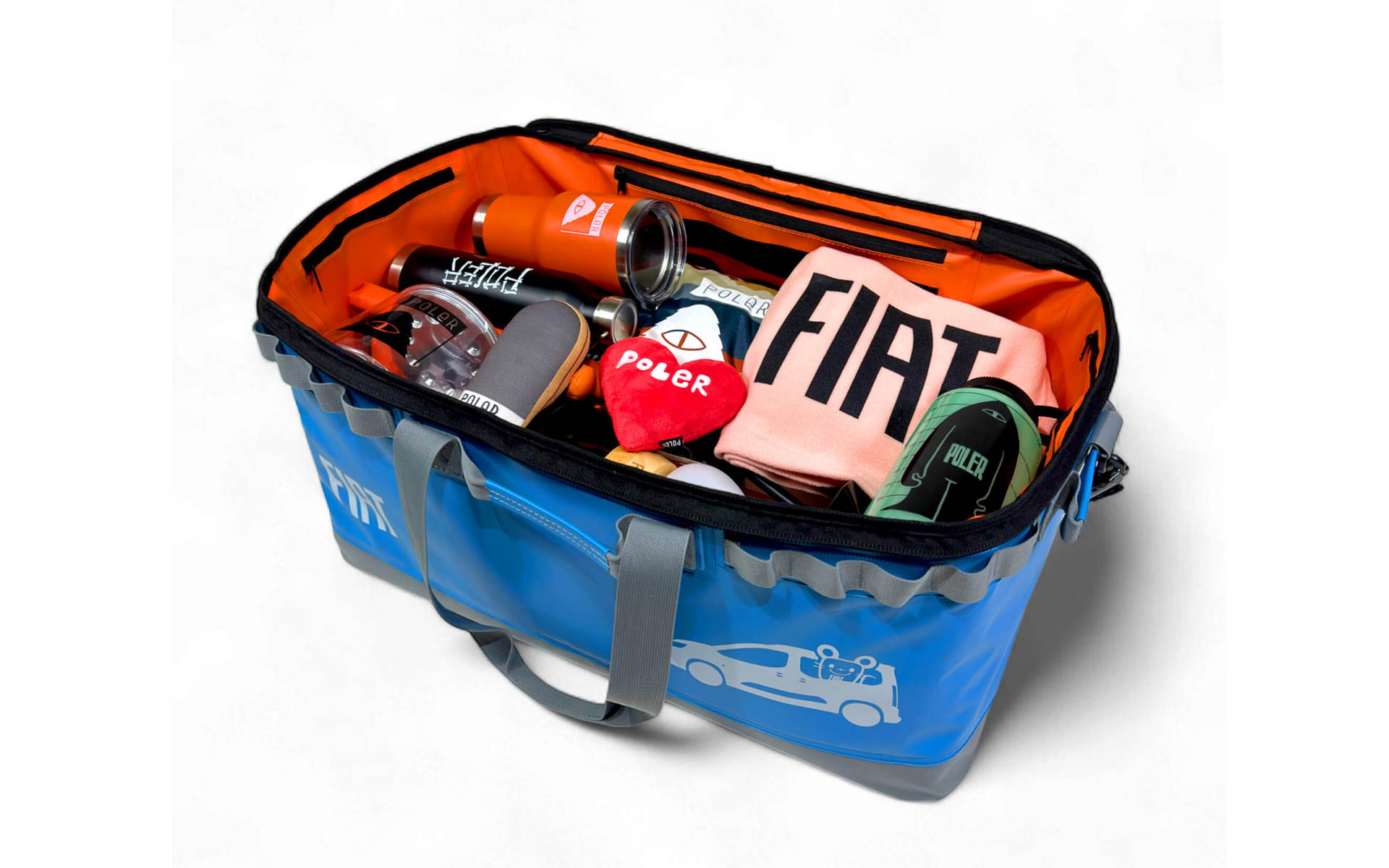 オリジナルデザインのソフトマルチコンテナ（左）とマルチユーティリティチェア（右）