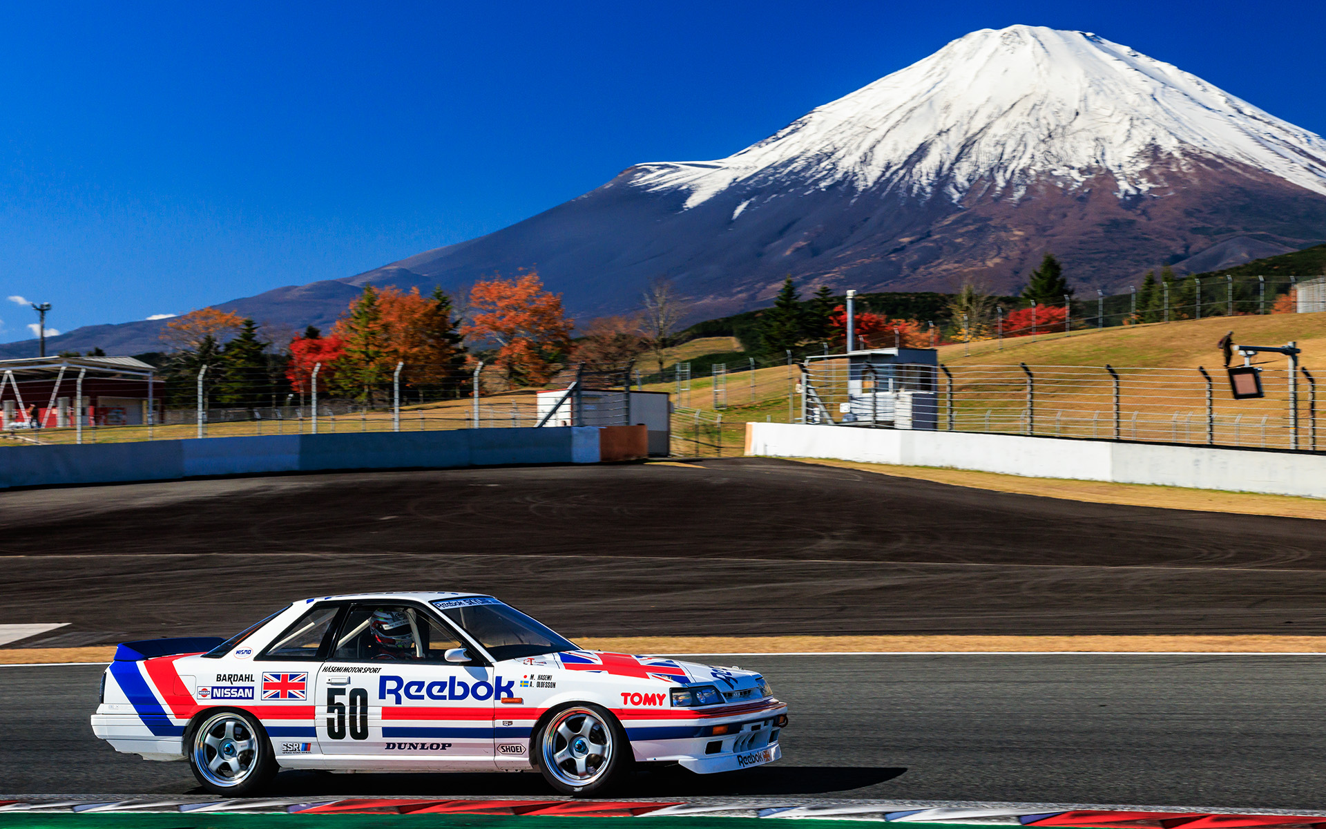 雲1つない快晴の下ウォームアップランが行なわれた