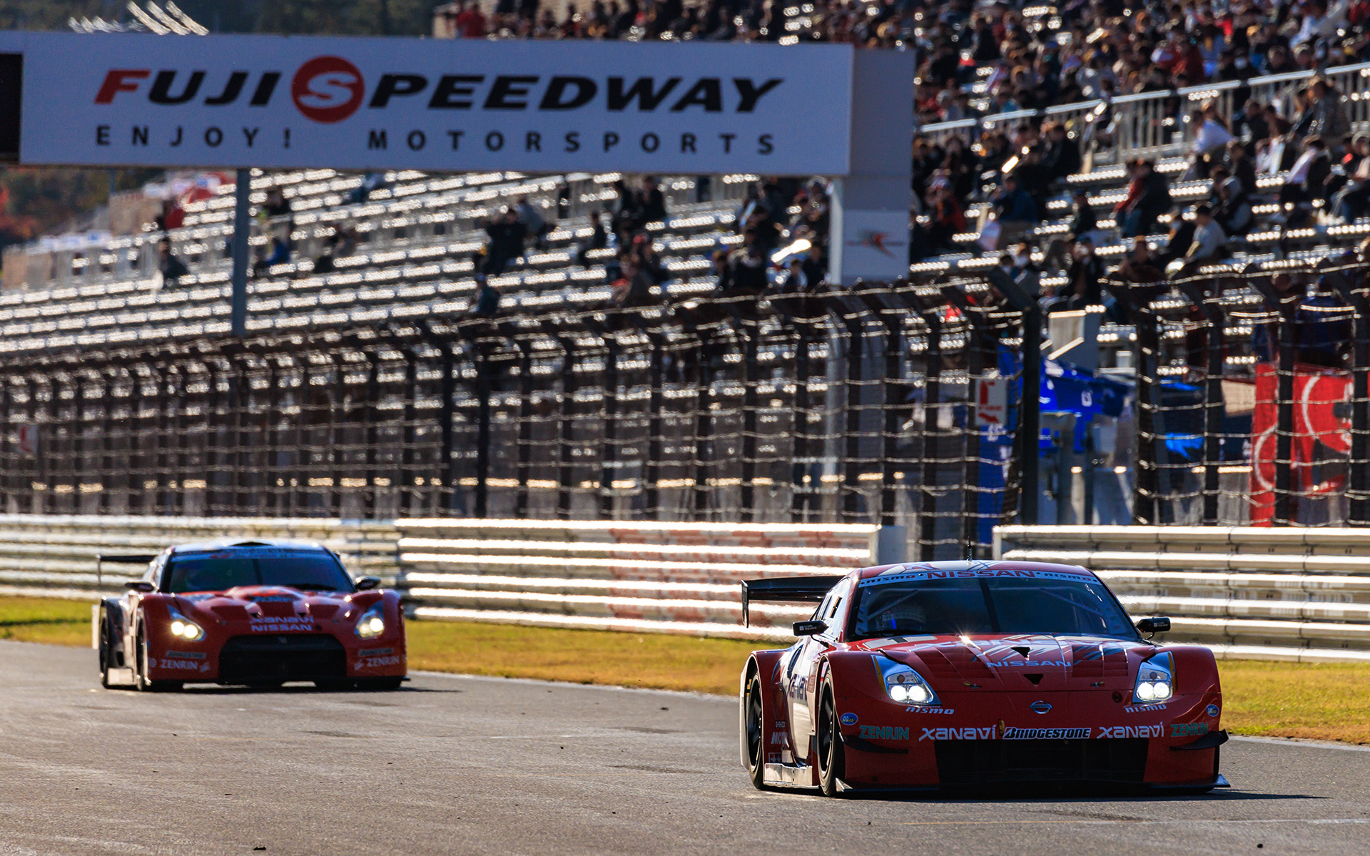 2004年のJGTCを戦ったXANAVI NISMO Zと2008年のスーパーGTを戦ったXANAVI NISMO GT-R