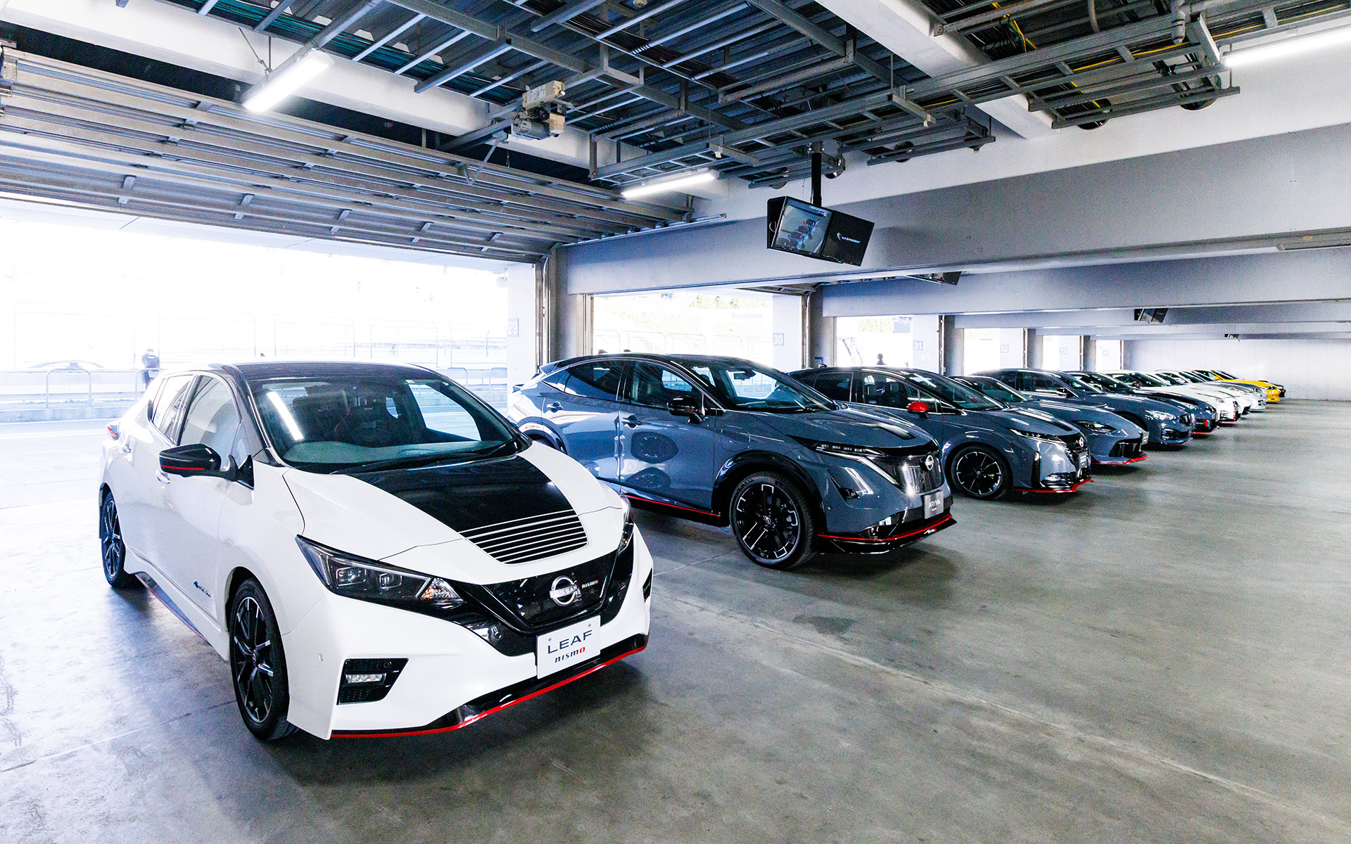 LEAF NISMO（ZE1）をはじめARIYA NISMO（FEO）、NOTE AURA NISMO（E13）、FAIRLADY Z NISMO（RZ34）、SKYLINE NISMO（V37）、NISSAN GT-R NISMO（R35）などがズラリと勢ぞろい