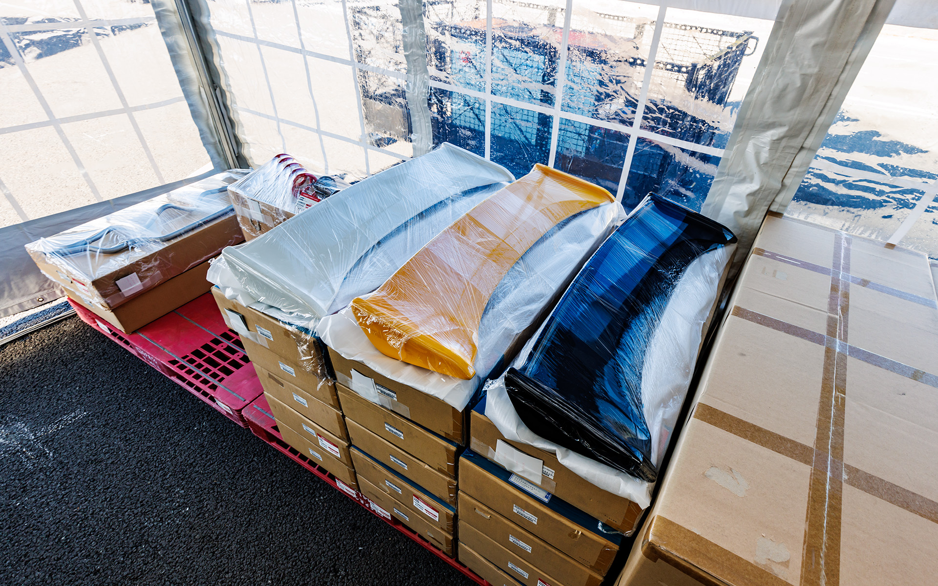 こちらのスポイラーなども50％OFF