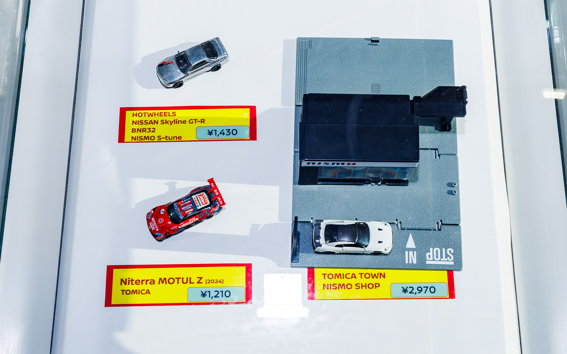 今年の限定ミニカー。こちらは長蛇の列となっていた