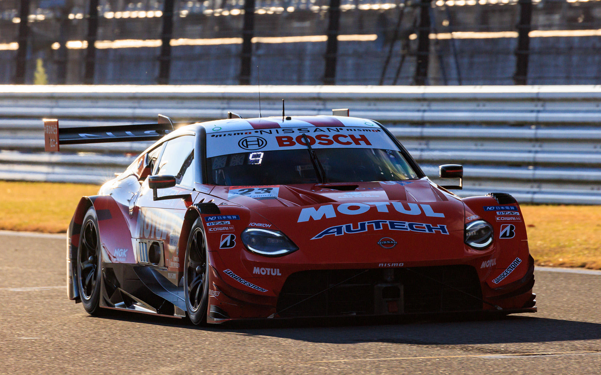 ロニー・クインタレッリ選手が23号車で登場