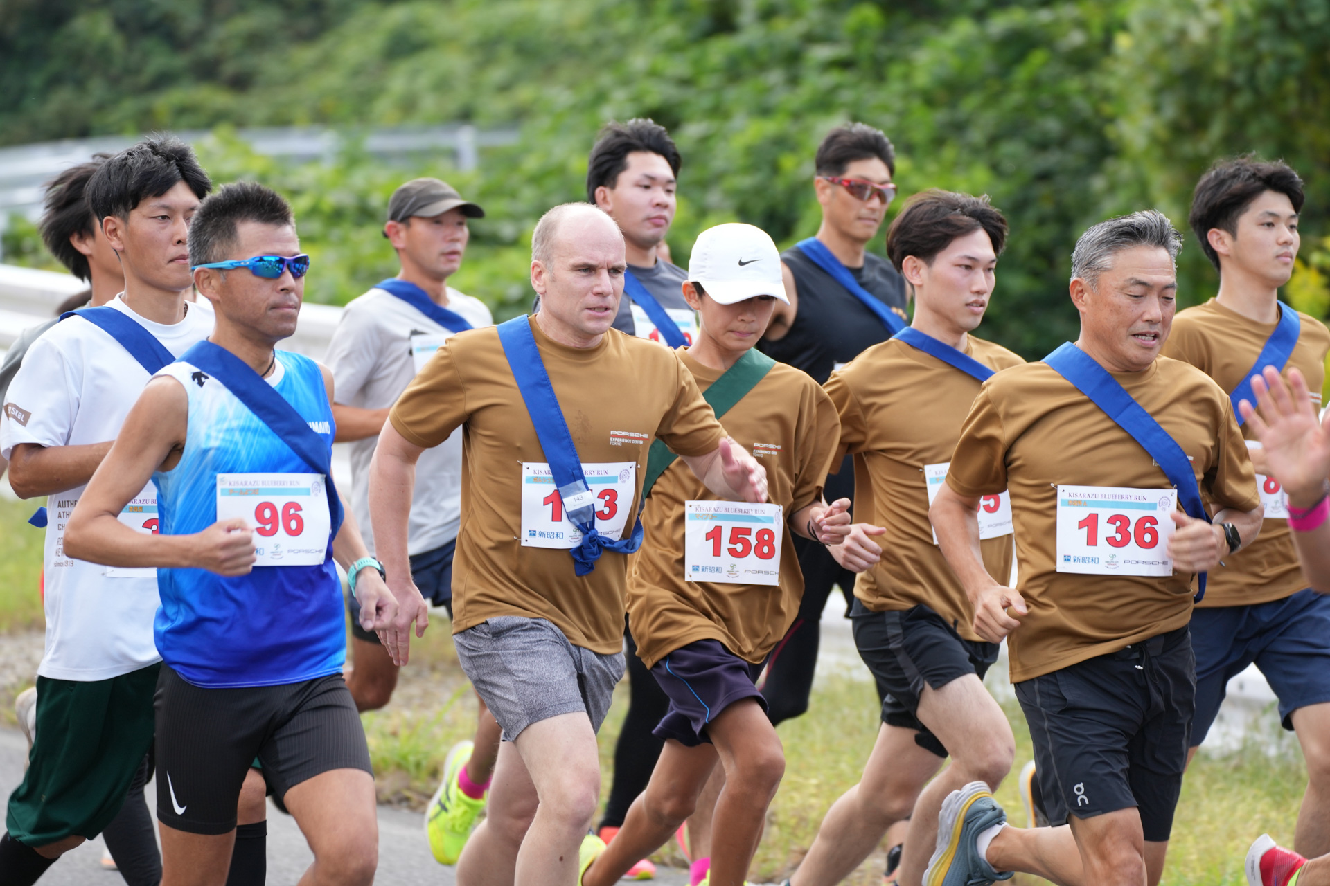 スポーツカーブランドとして、ポルシェジャパンはスポーツ振興に対する取り組みも支援。「第9回 木更津ブルーベリーRUN」にはPEC東京を会場として提供、2024年はファミリーウォークも開催され、幅広いスポーツ愛好者がPEC東京に集まった