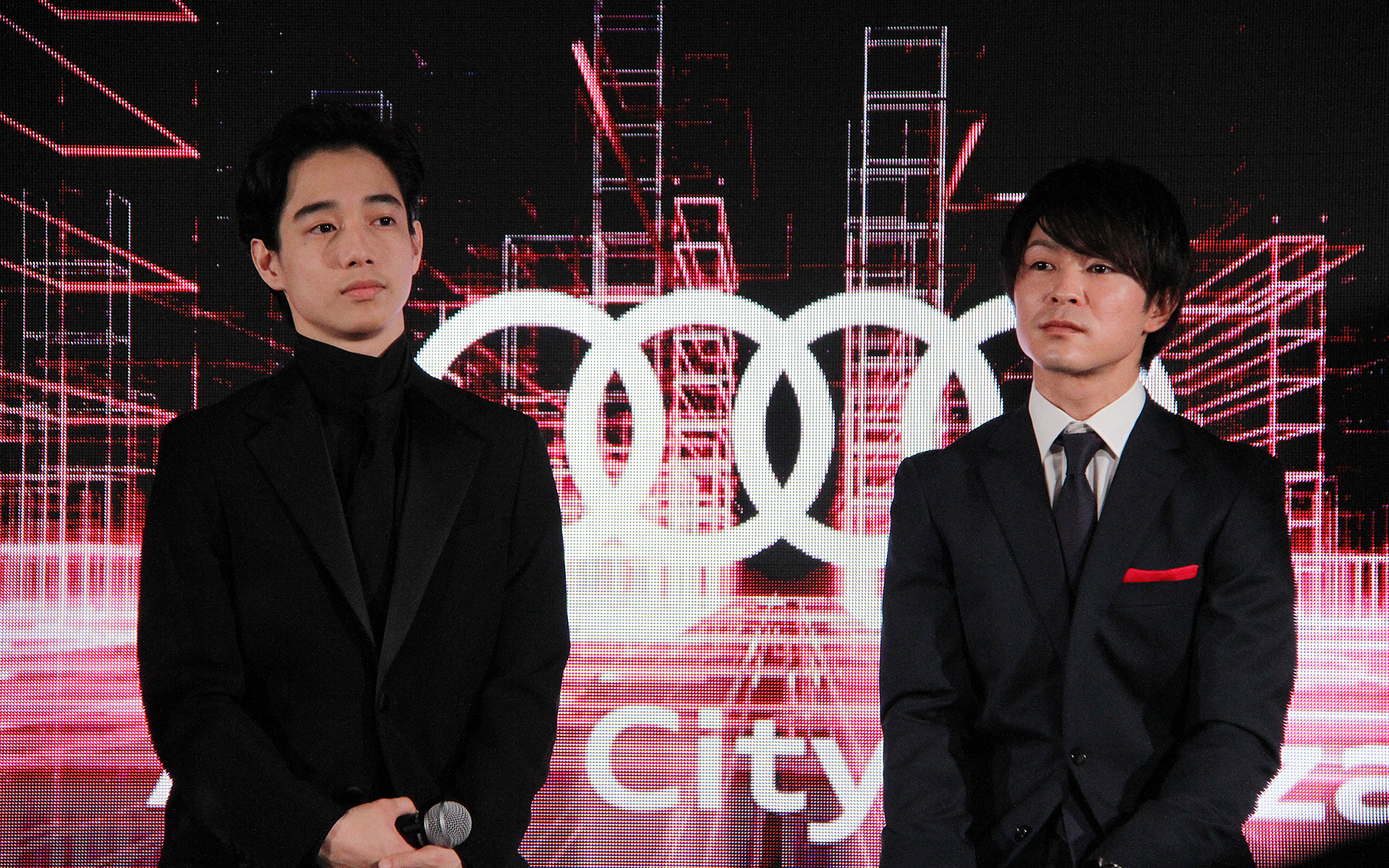 内村さんと片岡さんがアウディについてトークショーを展開