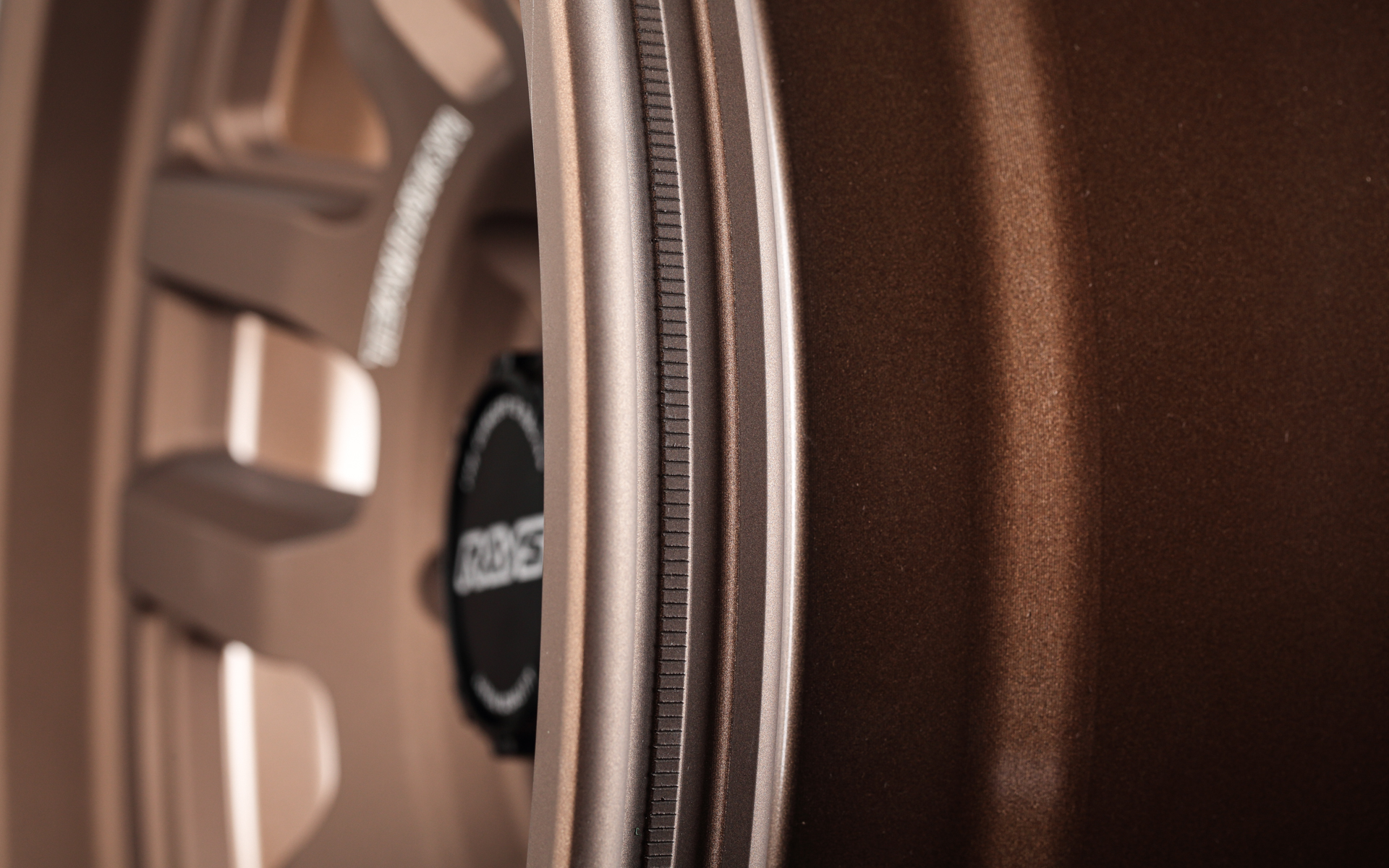 ホイールバランスの変異を最小限に抑制する「ローレット加工」が施されている