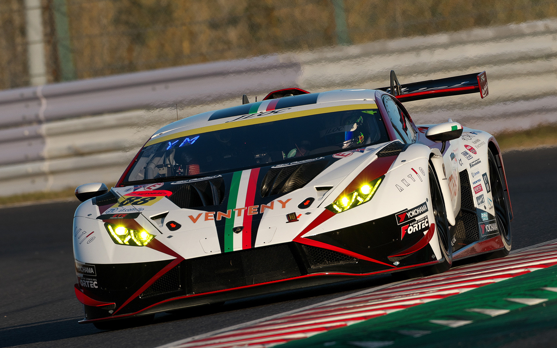 88号車 VENTENY Lamborghini GT3（小暮卓史/元嶋佑弥）
