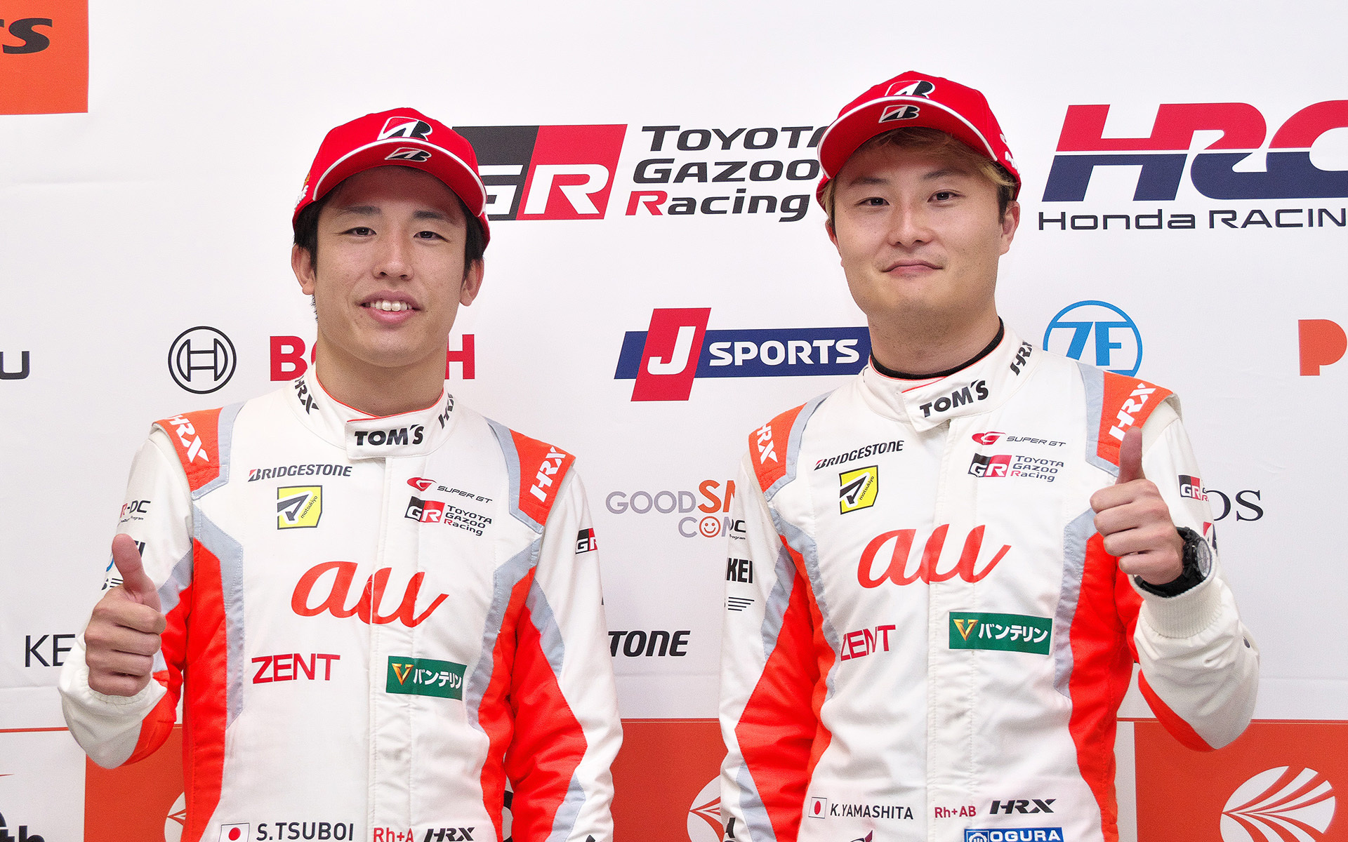 ポールポジション獲得でチャンピオンを決めた坪井翔選手と山下健太選手