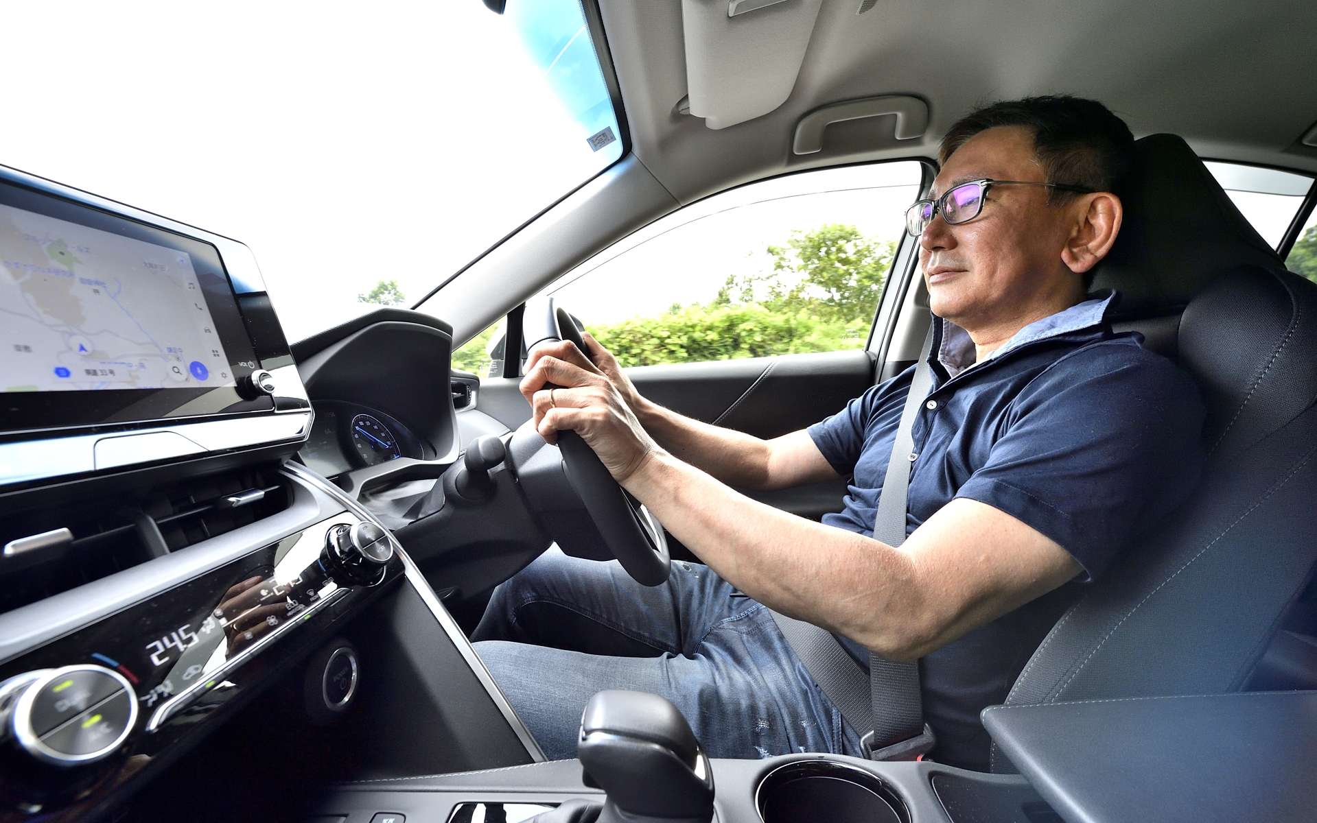 荒れた路面でもしなやかに収束して、静粛性も穏やか