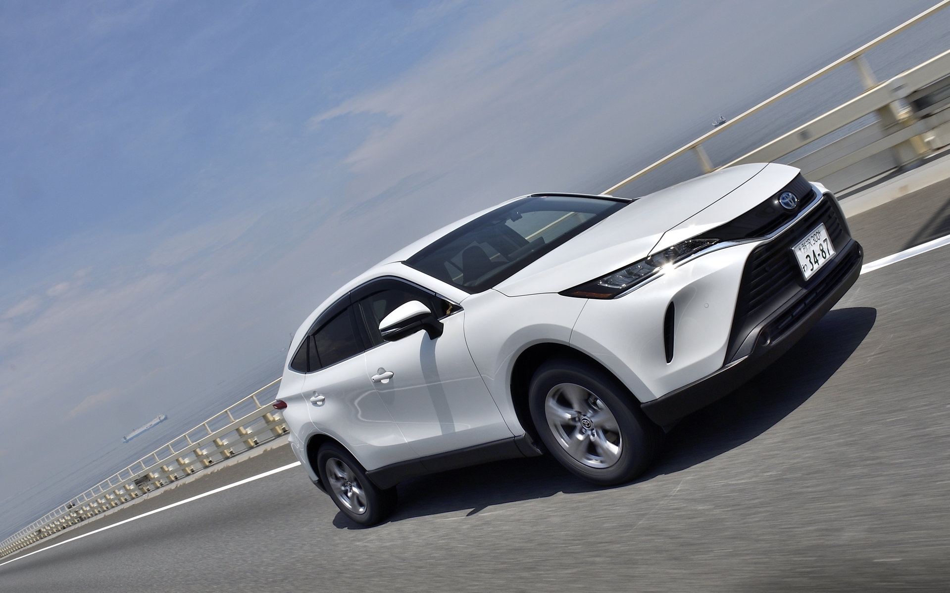 トヨタ「ハリアー」のハイブリッドモデルで試乗してみた