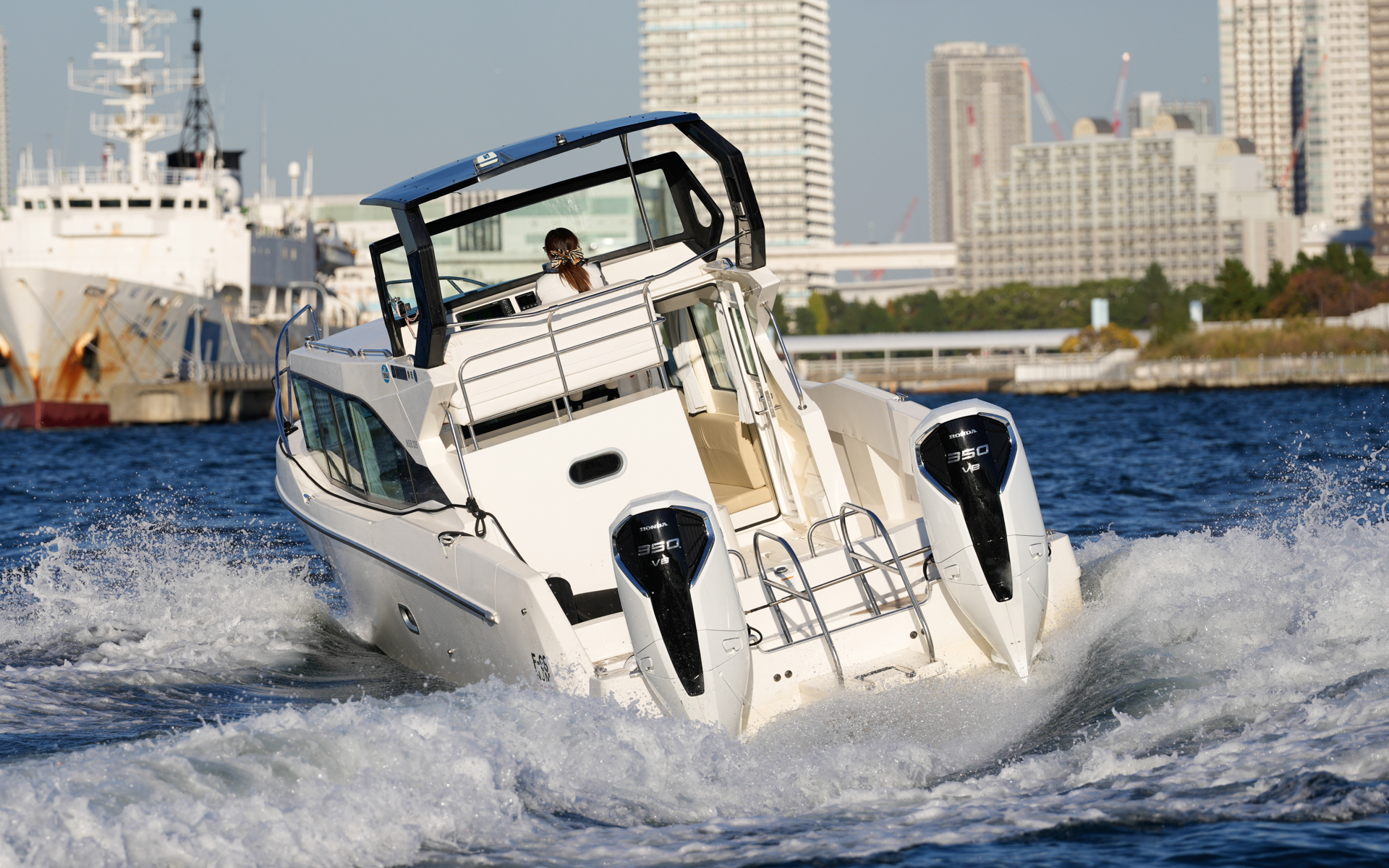 別日に試乗した人は、海が穏やかだったので50ノットまで出せたそうです