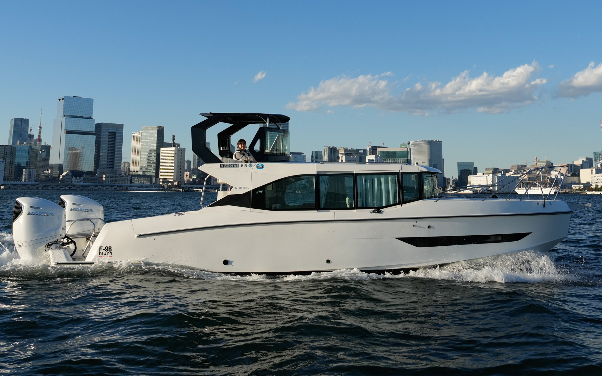 エンジンをかけても驚くほど静かでビックリ