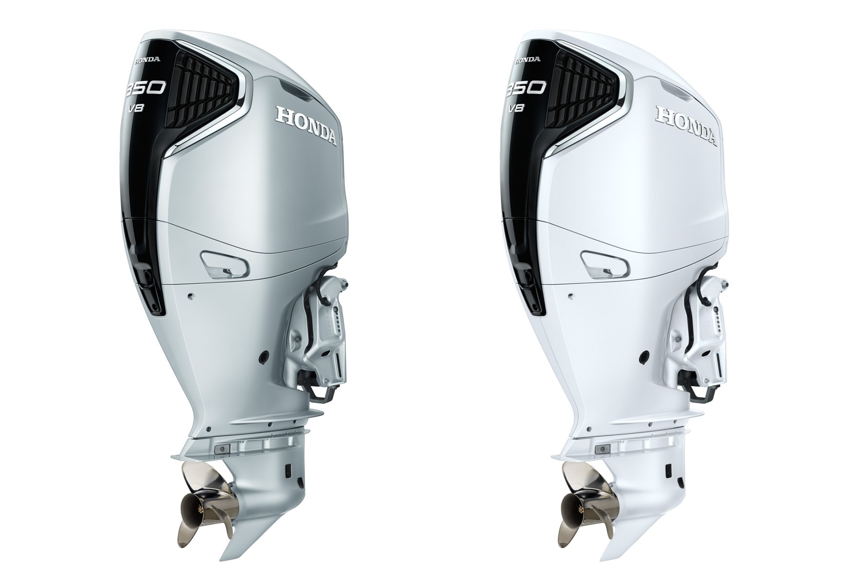 新型大型船外機「BF350」はアクアマリンシルバーメタリック（左）とグランプリホワイト（右）の2色を設定