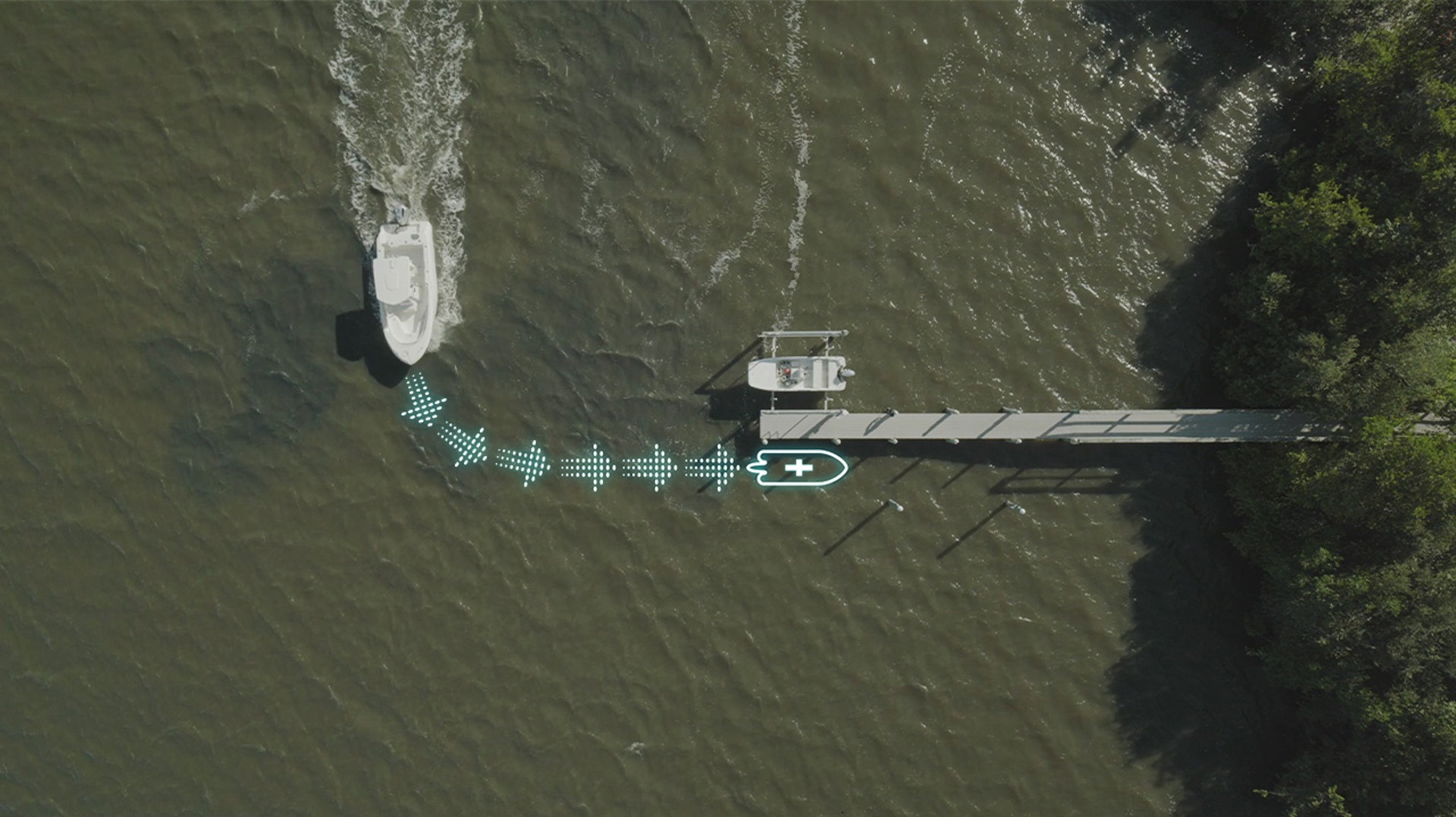 初めての場所でもスムーズにアプローチできる着桟支援システムも搭載