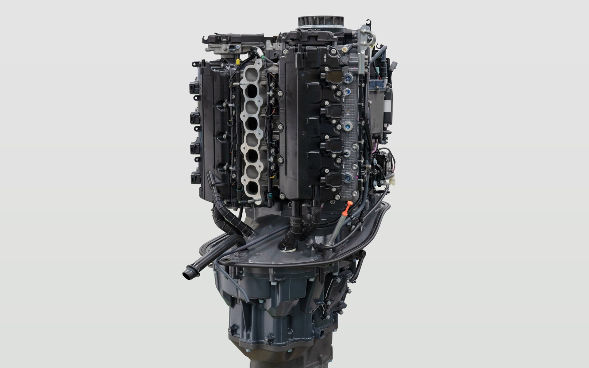 BF350の主なスペック。水冷4ストローク60°V型8気筒5.0リッター 立軸形SOHC・VTEC・4バルブ（気筒当たり）、連続最大出力257.4kW（350PS）/6000rpm、推奨回転範囲5000～6000rpm、外寸は1120×650mm（全長×全幅）、燃料は自動車用レギュラーガソリン