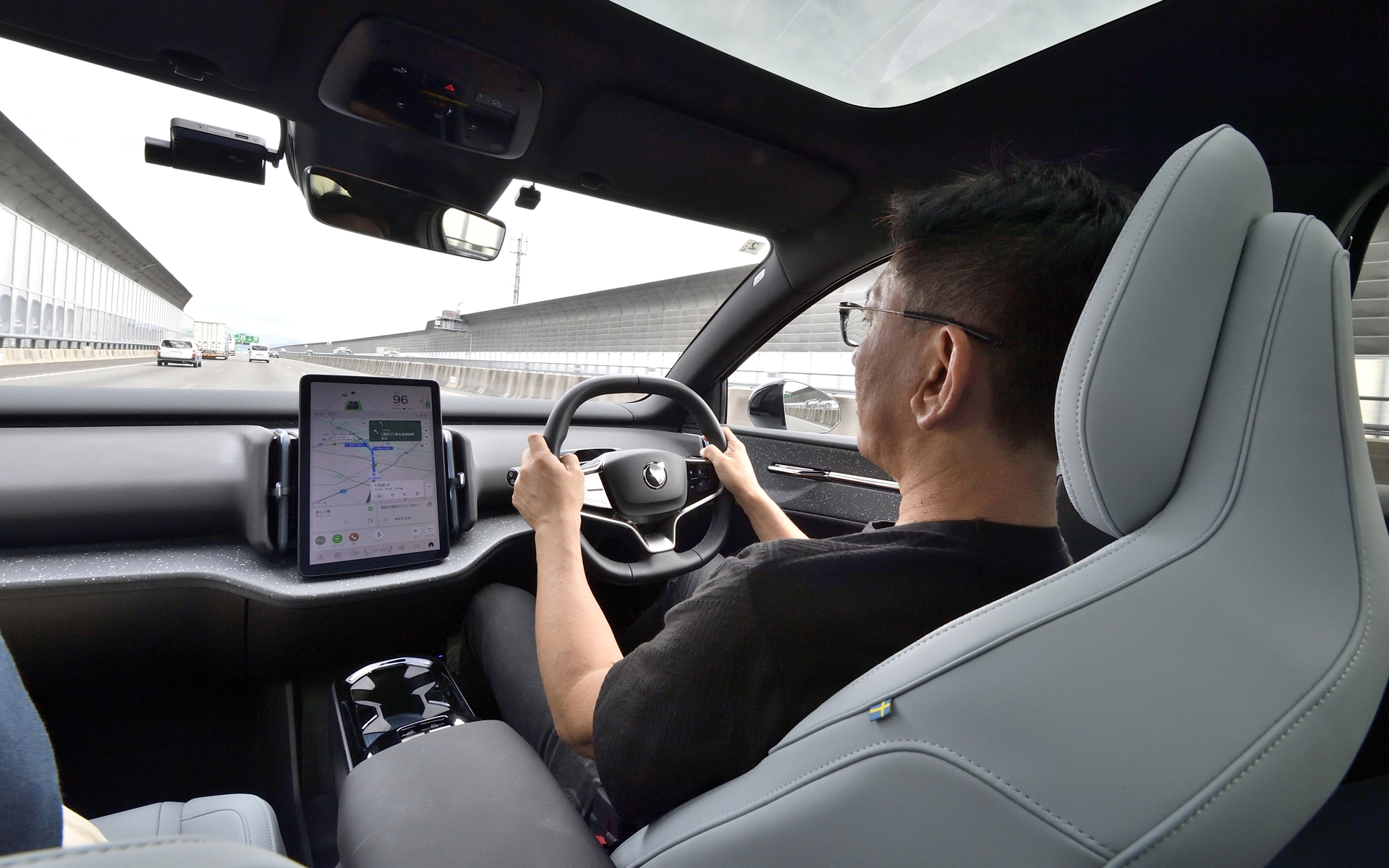 高速道路ではパイロット・アシスト（車線維持支援機能）や レーンチェンジ・アシスト（車線変更支援機能）がとても重宝した