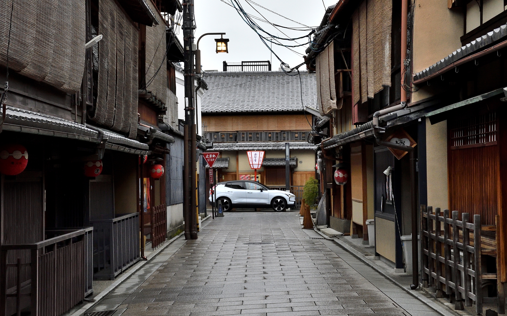 細い路地でもスイスイ走れるボディサイズがありがたい