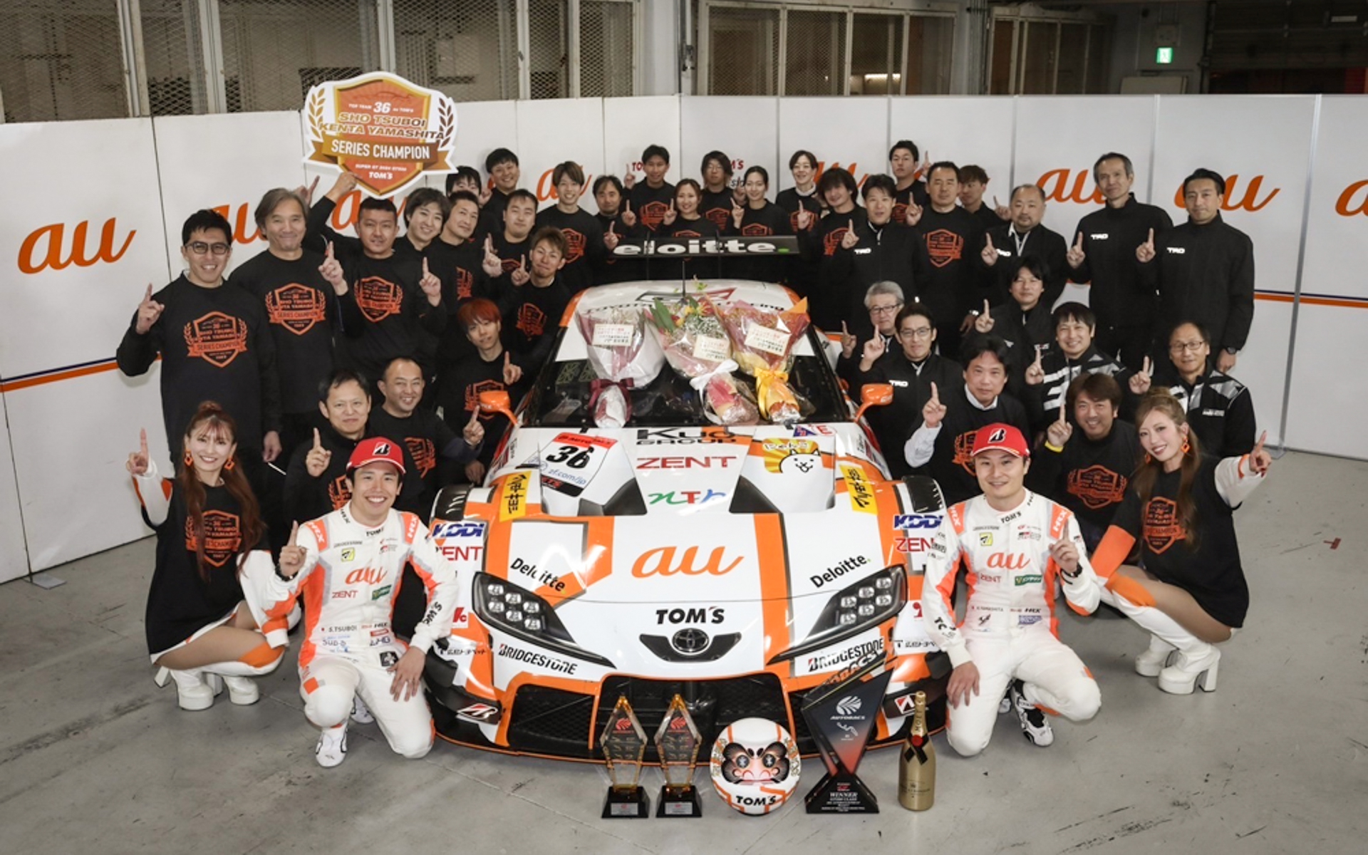 最終戦鈴鹿のレース後の記念撮影