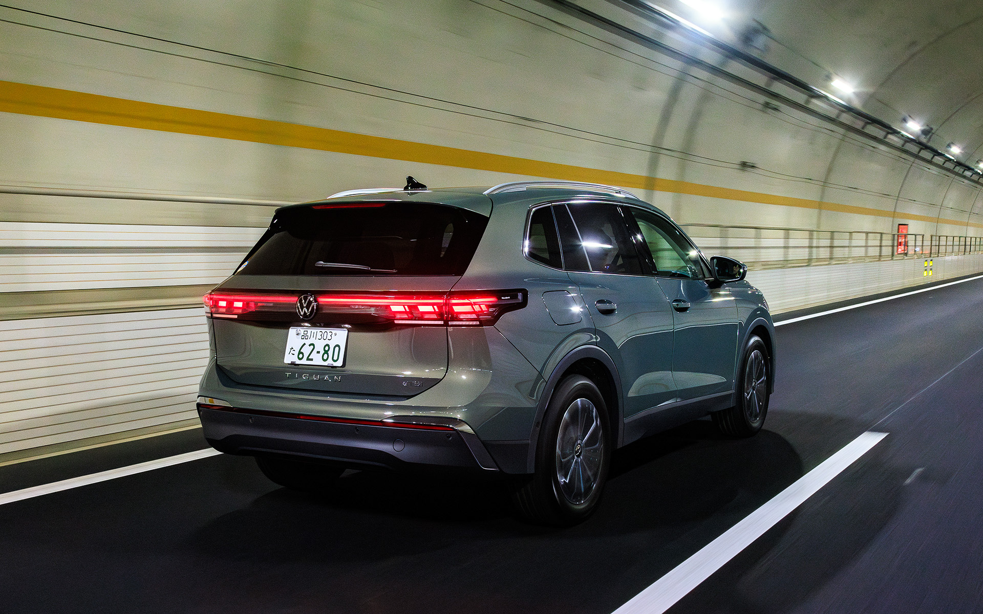 新型ティグアンではアダプティブクルーズコントロール「ACC」（全車速追従機能付）やレーンキープアシストシステム「Lane Assist」などからなる、同一車線内全車速運転支援システム“Travel Assist”を全車に標準装備。安全なドライブをしっかりサポートしてくれる