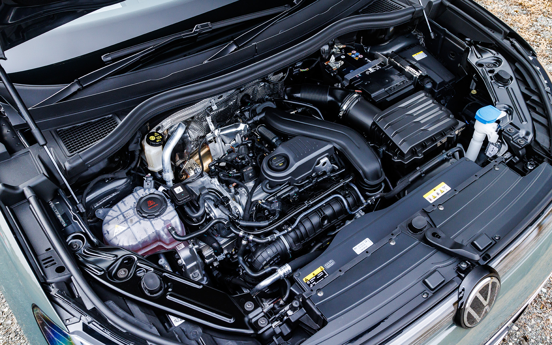 48Vマイルドハイブリッドを組み合わせた「1.5eTSI」では直列4気筒DOHC 1.5リッターターボエンジンを搭載し、最高出力は110kW（150PS）/5000-6000rpm、最大トルクは250Nm（25.5kgfm）/1500-3500rpmを発生。WLTCモード燃費は15.6km/Lとした