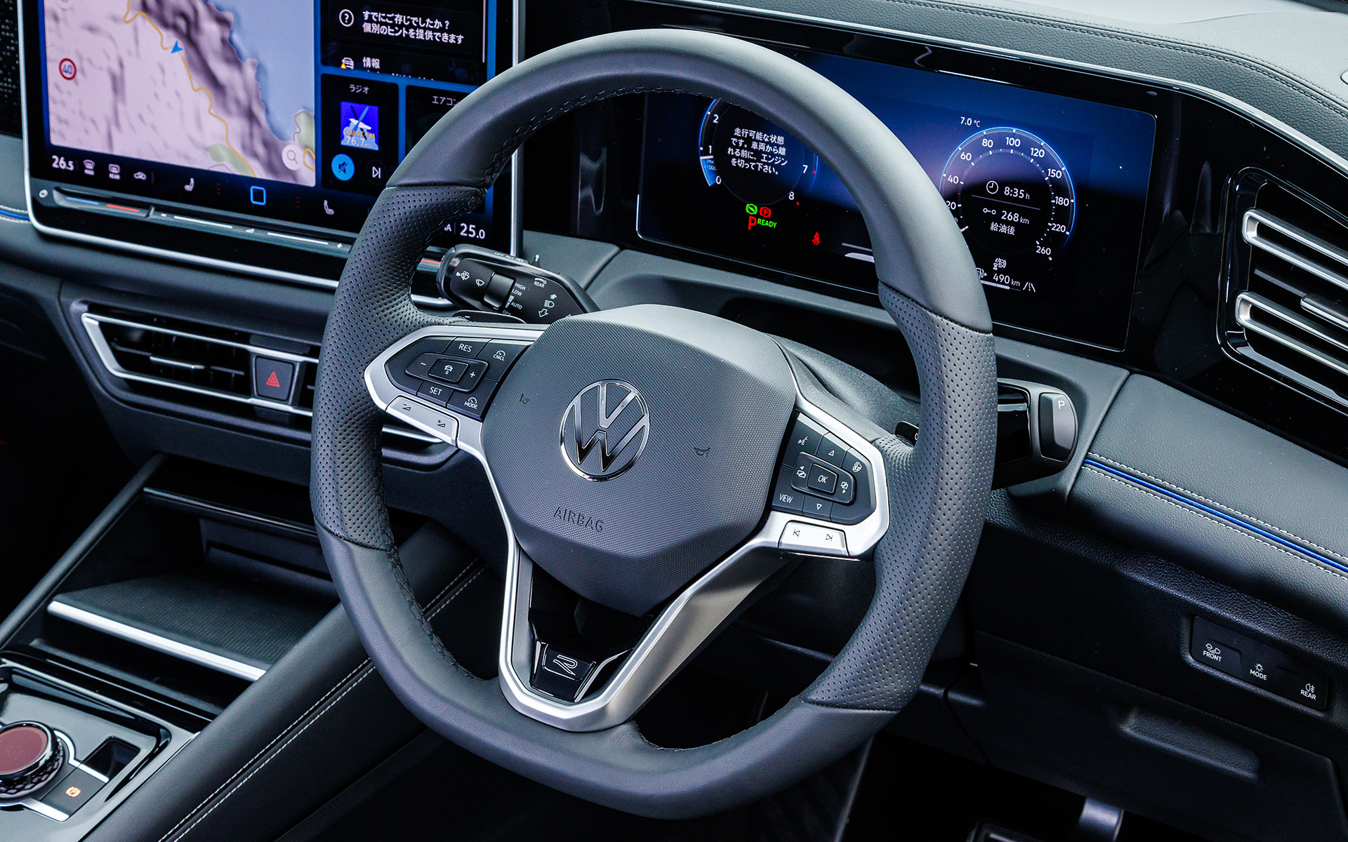 R-Lineのインテリア。専用ファブリックシートはヘッドレスト一体型（フロント）でスポーティなデザインが印象的