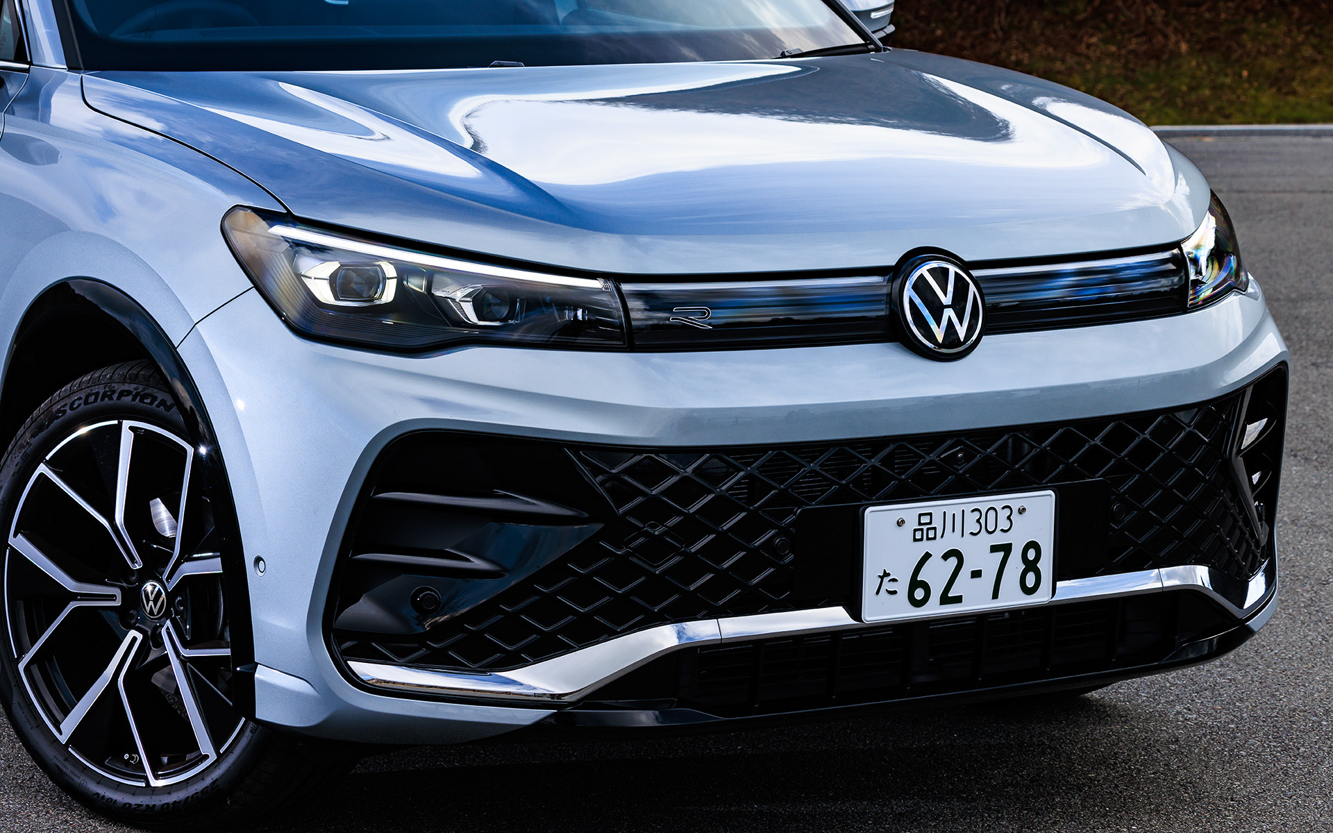 R-Lineは専用エクステリアや20インチアルミホイール（255/40R20）を装着