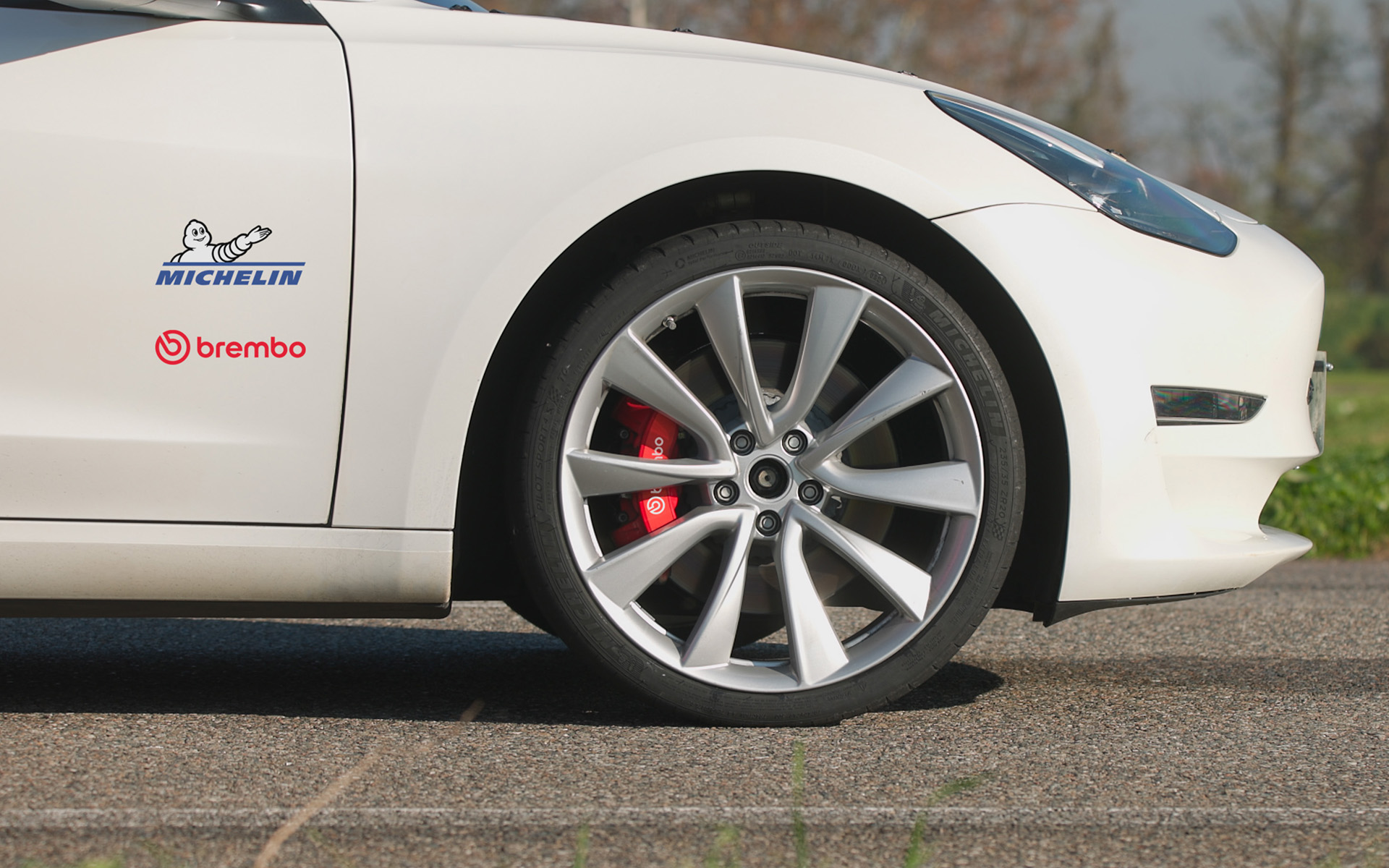 ブレンボとミシュランがグローバル契約締結