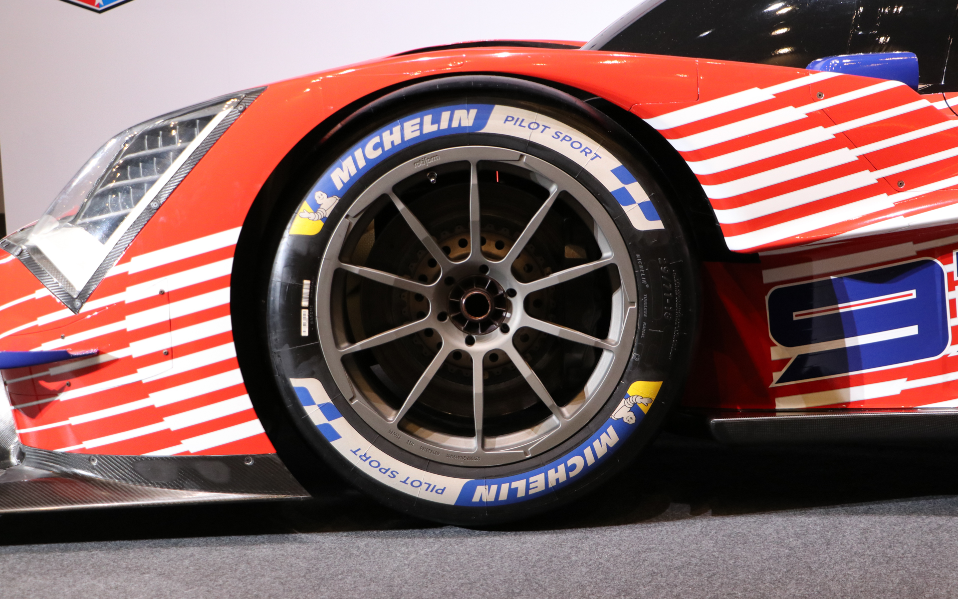 フロントタイヤ