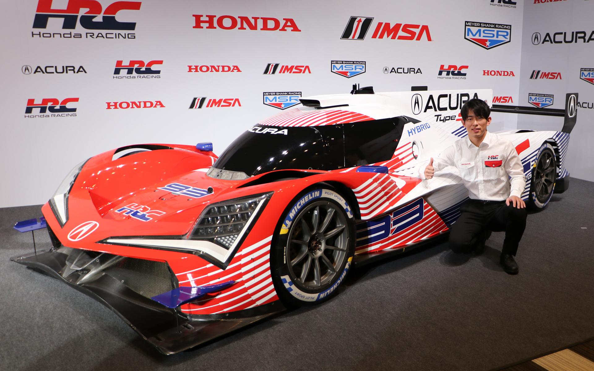 「アキュラ ARX-06」と太田格之進（おおた かくのしん）選手